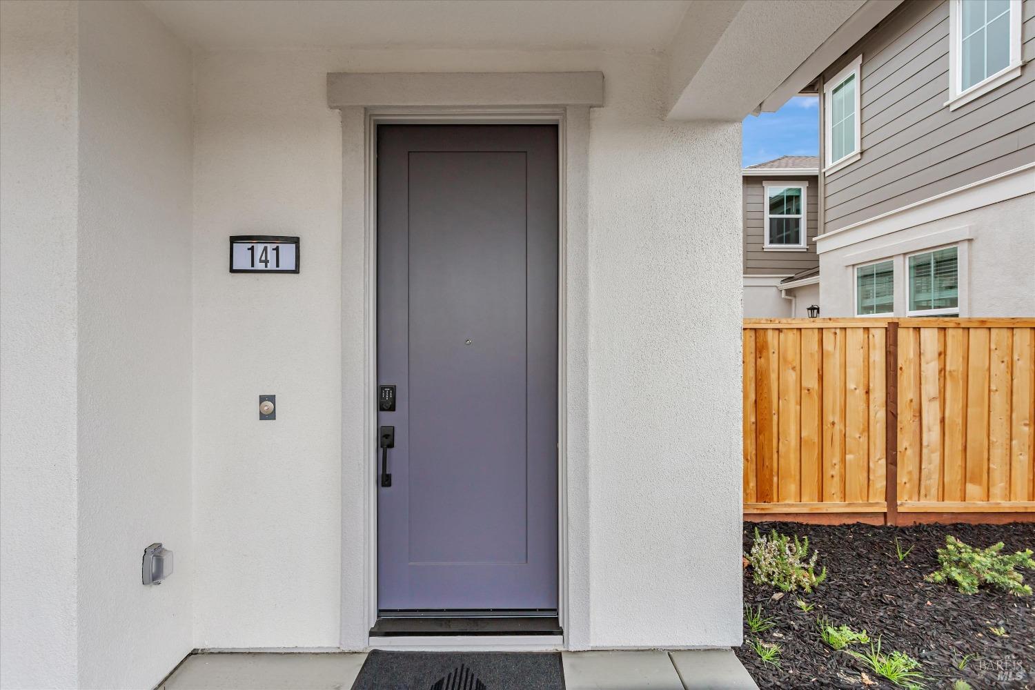 Detail Gallery Image 1 of 20 For 141 Clownfish St, Suisun City,  CA 94585 - 3 Beds | 2/1 Baths