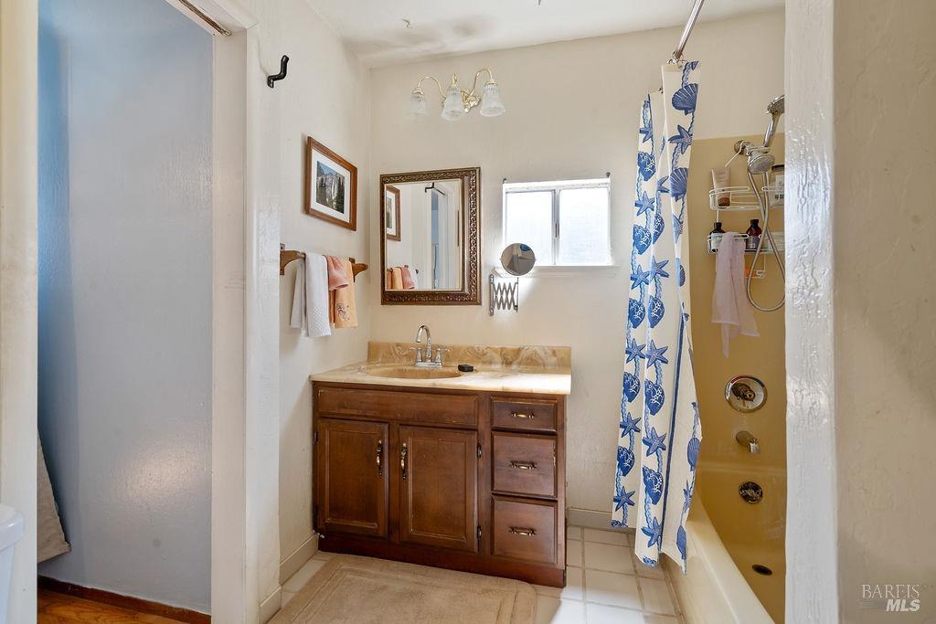 Detail Gallery Image 14 of 39 For 230 La Brea St, Vallejo,  CA 94591 - 3 Beds | 2 Baths