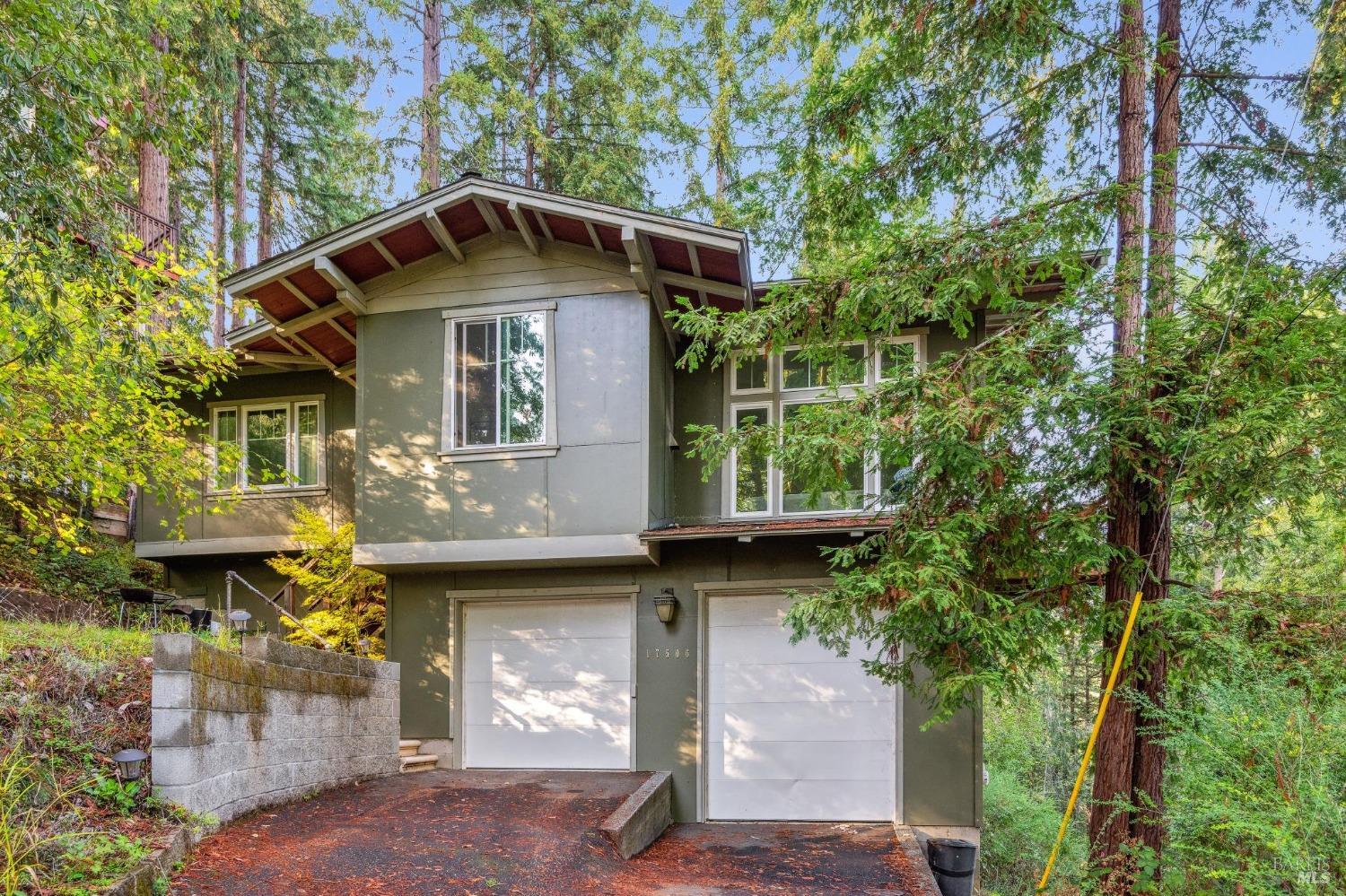 Detail Gallery Image 1 of 35 For 17506 Summit Ave, Guerneville,  CA 95446 - 6 Beds | 4 Baths