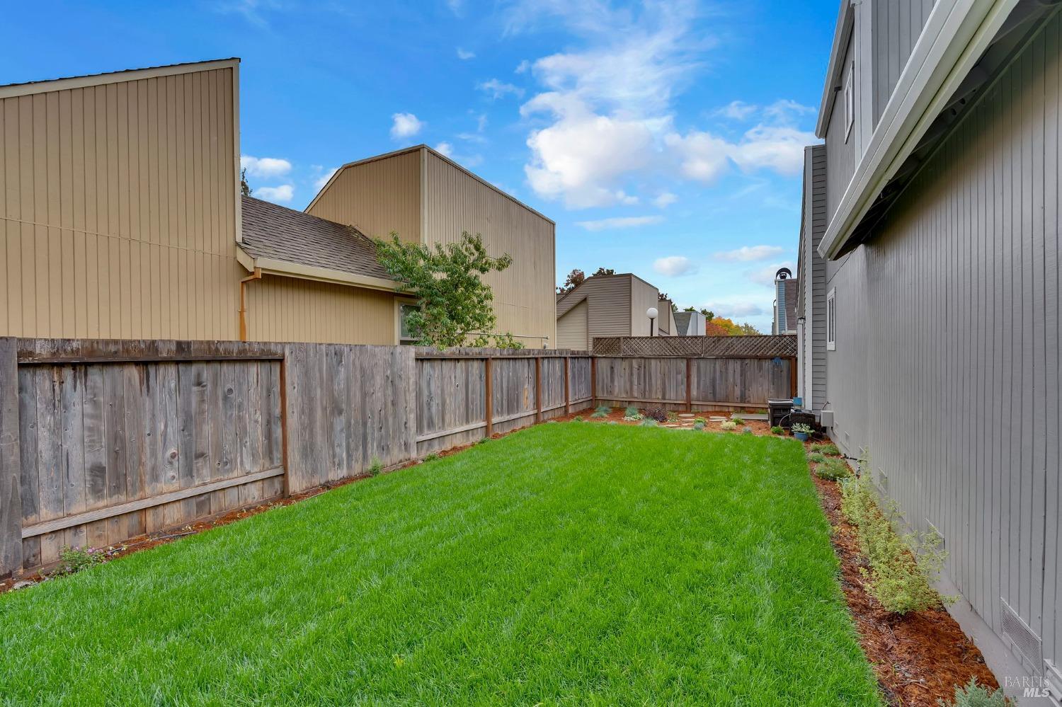 Detail Gallery Image 31 of 32 For 1469 E Capri Ave Ct, Petaluma,  CA 94954 - 3 Beds | 2 Baths