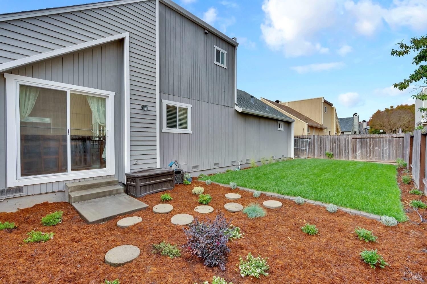 Detail Gallery Image 30 of 32 For 1469 E Capri Ave Ct, Petaluma,  CA 94954 - 3 Beds | 2 Baths