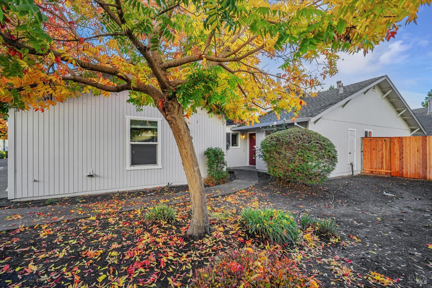 Detail Gallery Image 5 of 34 For 1208 Capri Way, Rohnert Park,  CA 94928 - 2 Beds | 1 Baths