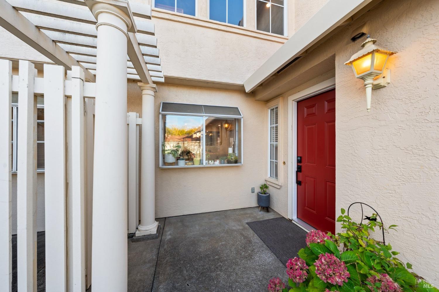 Detail Gallery Image 4 of 36 For 362 Columbia Cir, Benicia,  CA 94510 - 2 Beds | 2/1 Baths