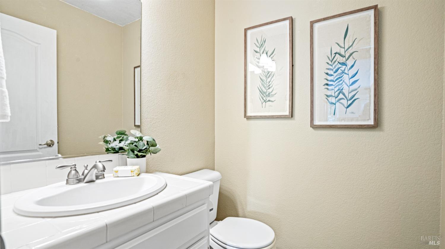 Detail Gallery Image 13 of 35 For 917 Quarry St, Petaluma,  CA 94954 - 3 Beds | 2/1 Baths