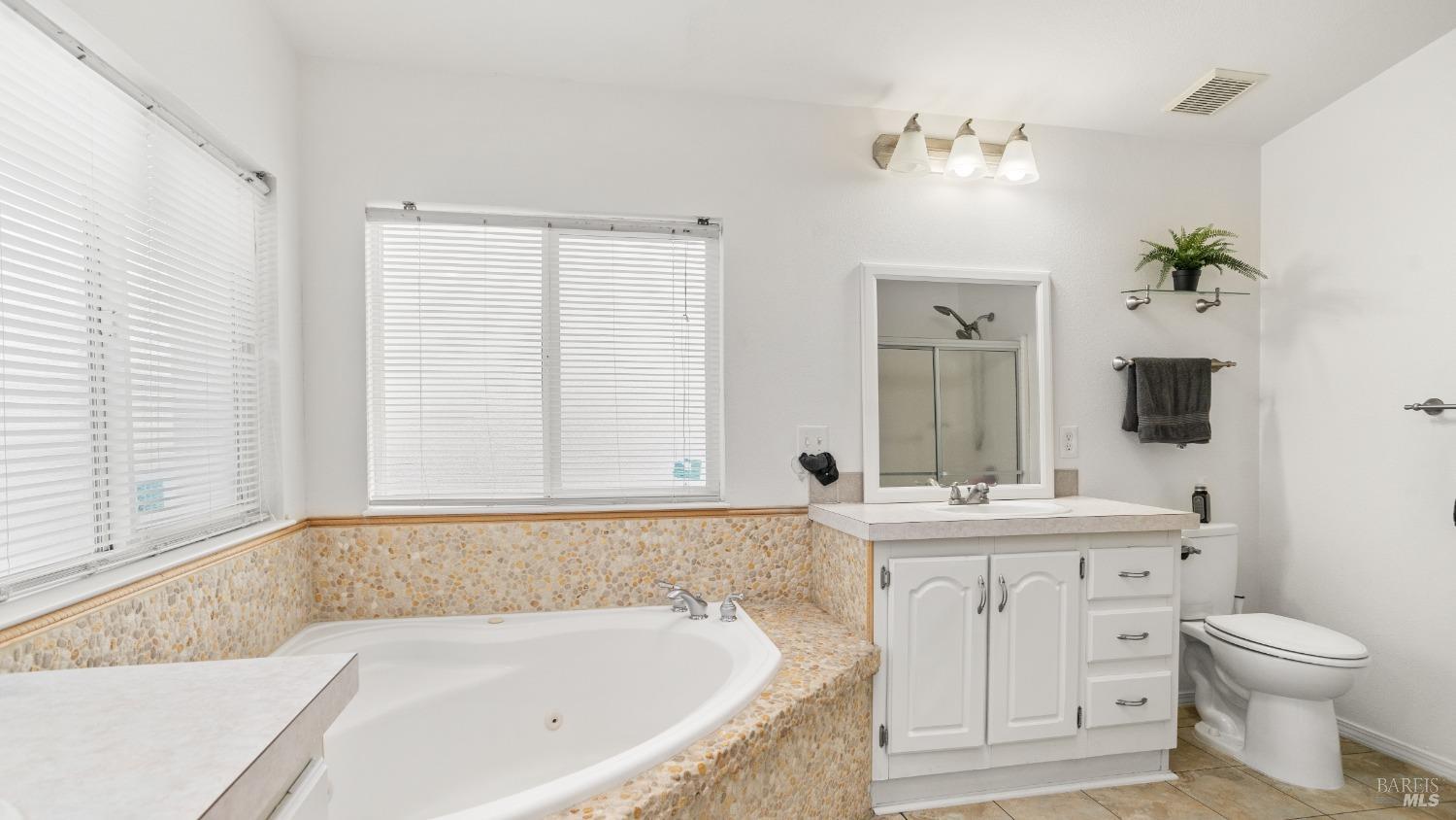 Detail Gallery Image 6 of 34 For 150 Segovia Dr, Fairfield,  CA 94533 - 4 Beds | 2 Baths