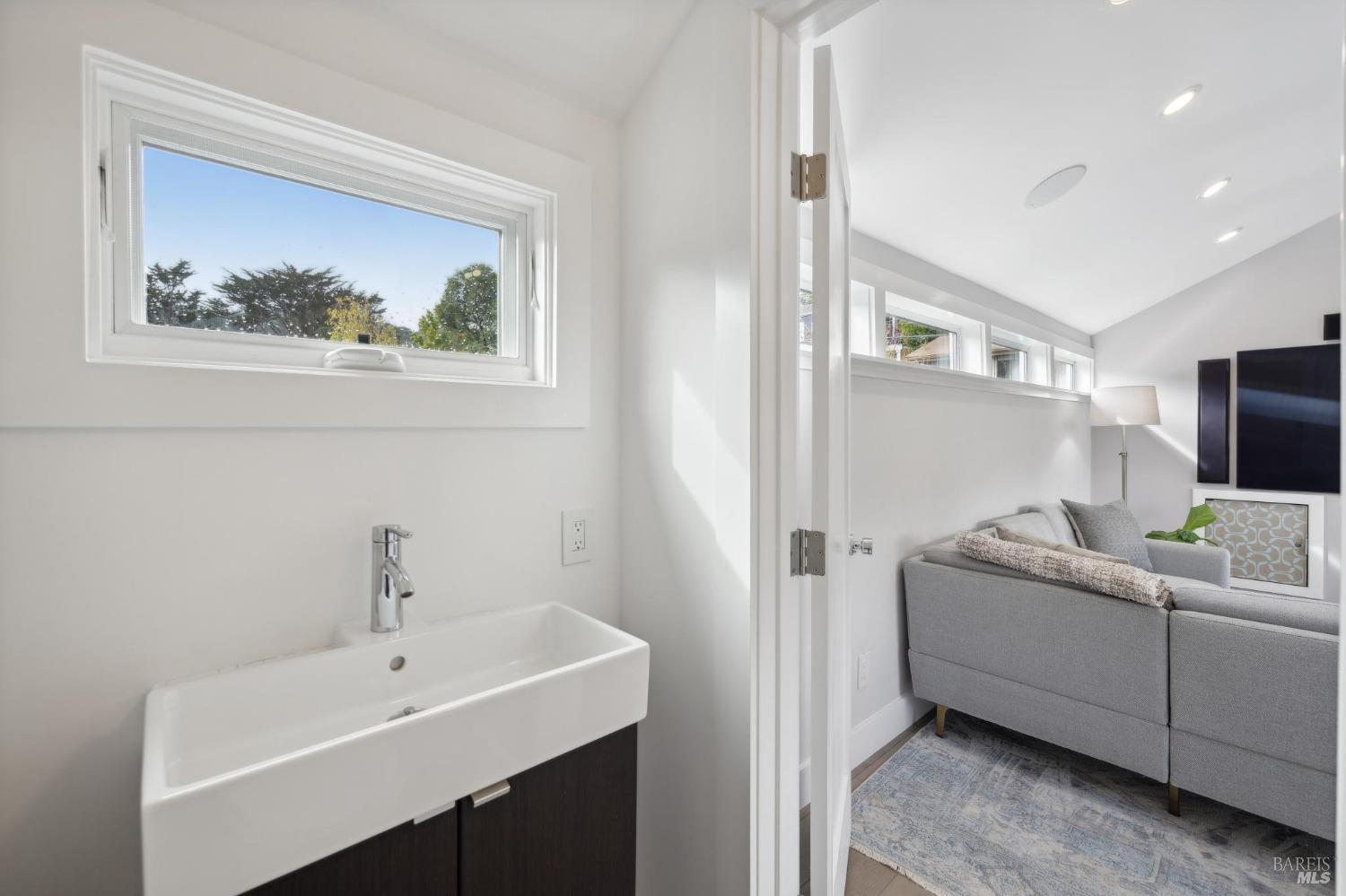 Detail Gallery Image 48 of 81 For 35 Bernard St, Mill Valley,  CA 94941 - 5 Beds | 3/1 Baths