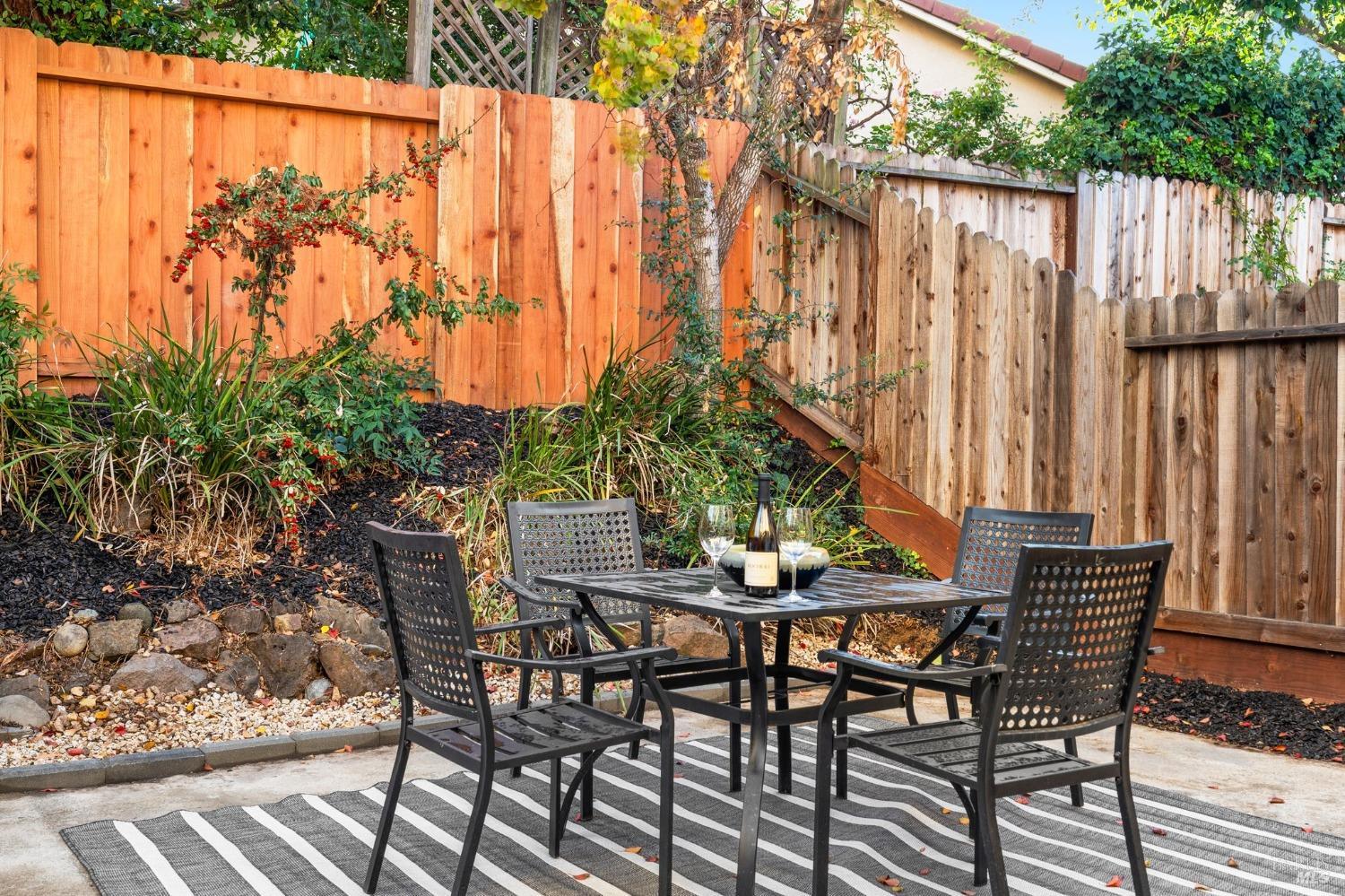 Detail Gallery Image 35 of 36 For 362 Columbia Cir, Benicia,  CA 94510 - 2 Beds | 2/1 Baths