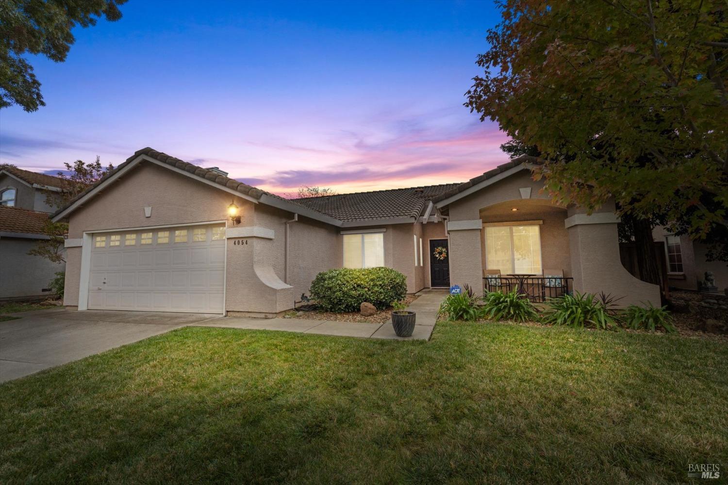 Detail Gallery Image 3 of 43 For 4054 Shaker Run Cir, Fairfield,  CA 94533 - 3 Beds | 2 Baths