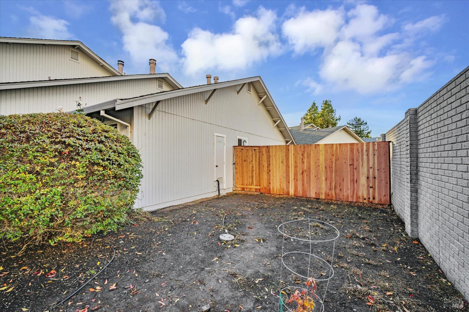 Detail Gallery Image 27 of 34 For 1208 Capri Way, Rohnert Park,  CA 94928 - 2 Beds | 1 Baths