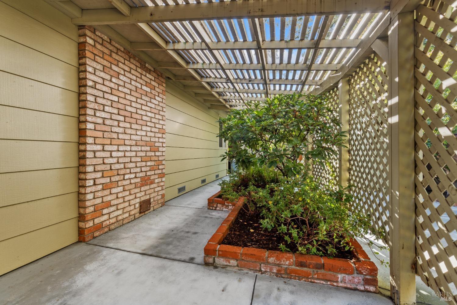 Detail Gallery Image 43 of 58 For 6625 Greenmeadow Dr, Santa Rosa,  CA 95409 - 3 Beds | 2 Baths