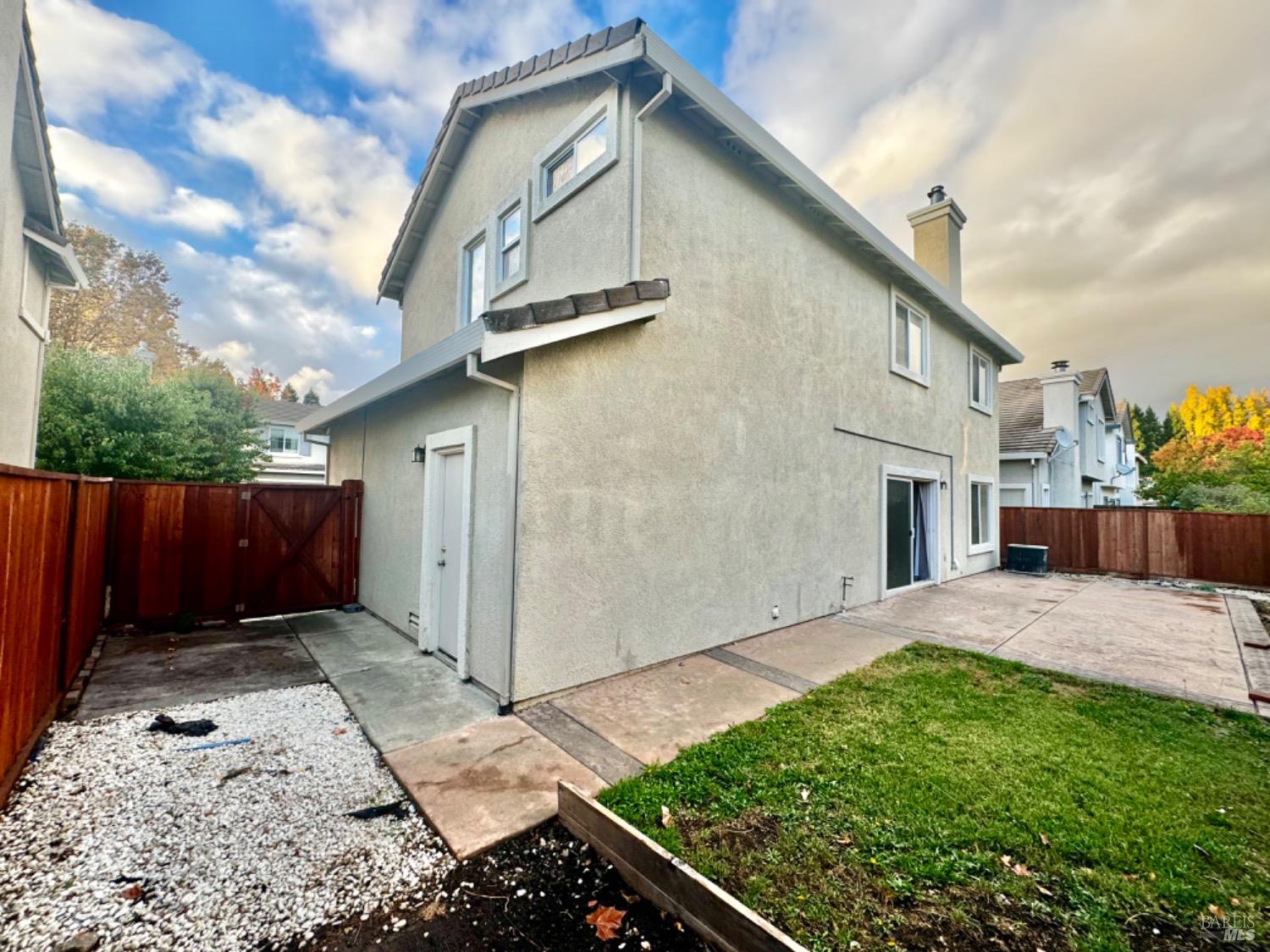 Detail Gallery Image 6 of 31 For 5066 Equestrian Ct, Fairfield,  CA 94534 - 4 Beds | 2/1 Baths