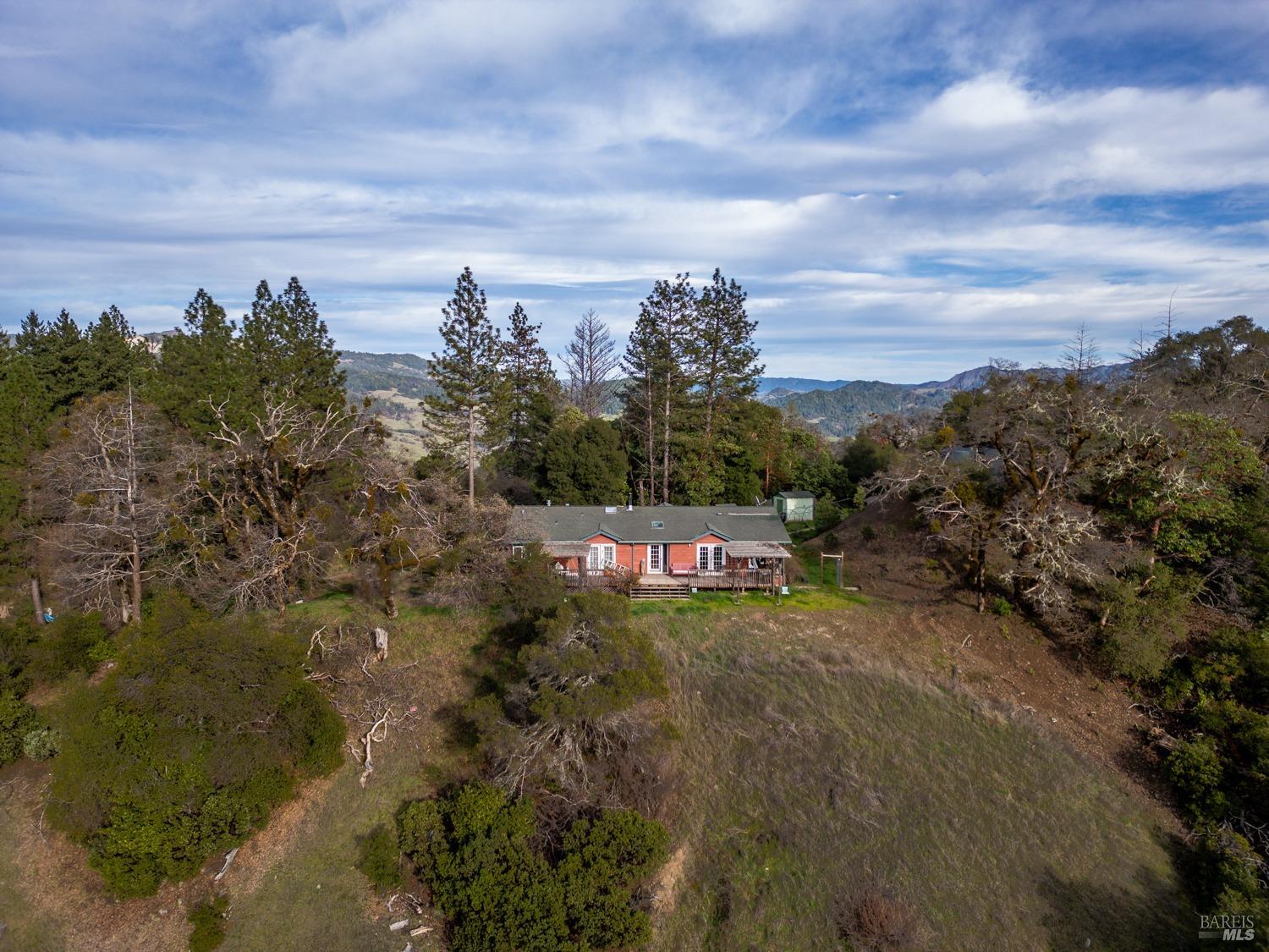 Detail Gallery Image 2 of 31 For 50410 Highway 101 Unkn, Laytonville,  CA 95454 - 3 Beds | 2 Baths