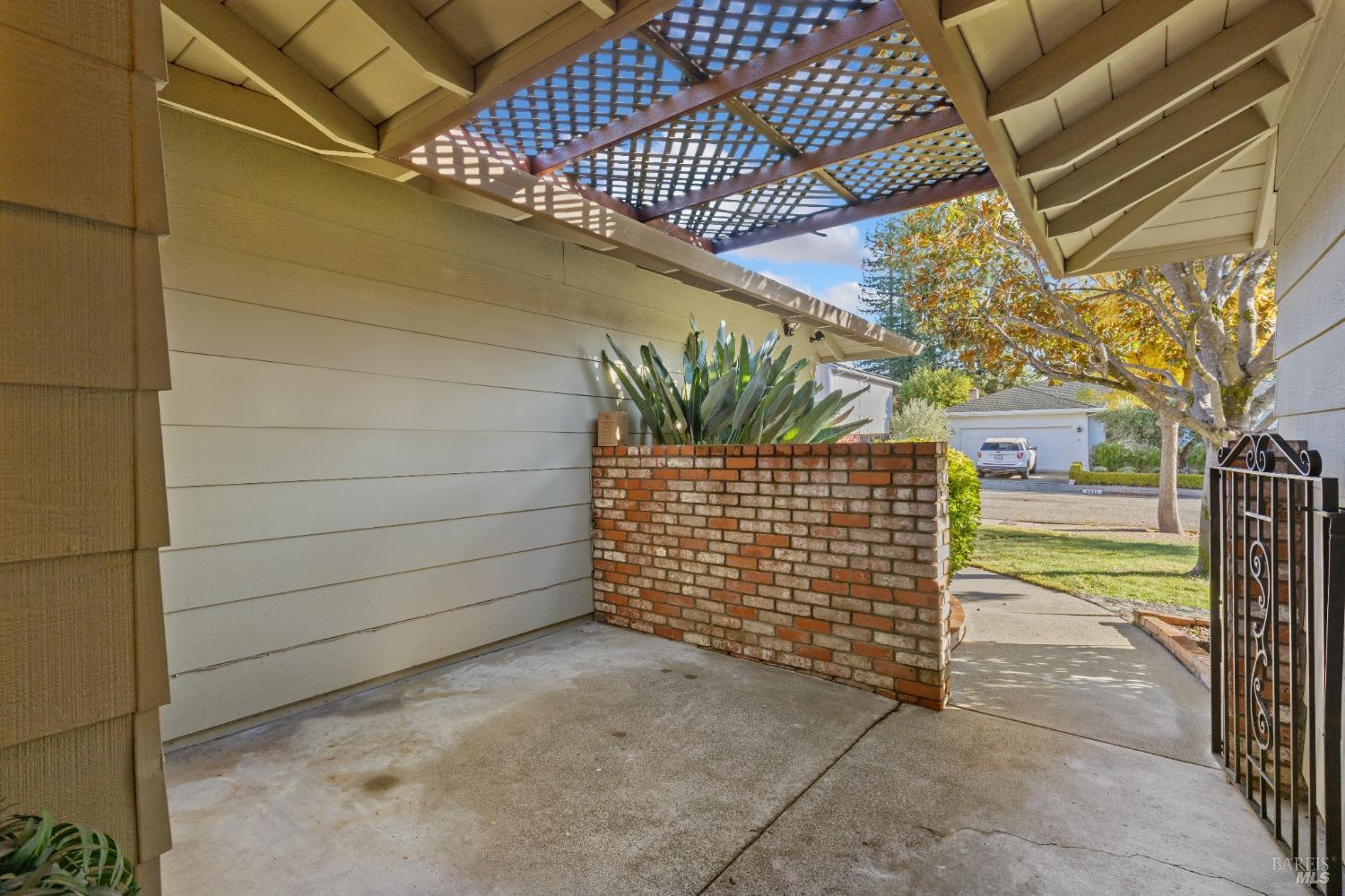 Detail Gallery Image 10 of 58 For 6625 Greenmeadow Dr, Santa Rosa,  CA 95409 - 3 Beds | 2 Baths