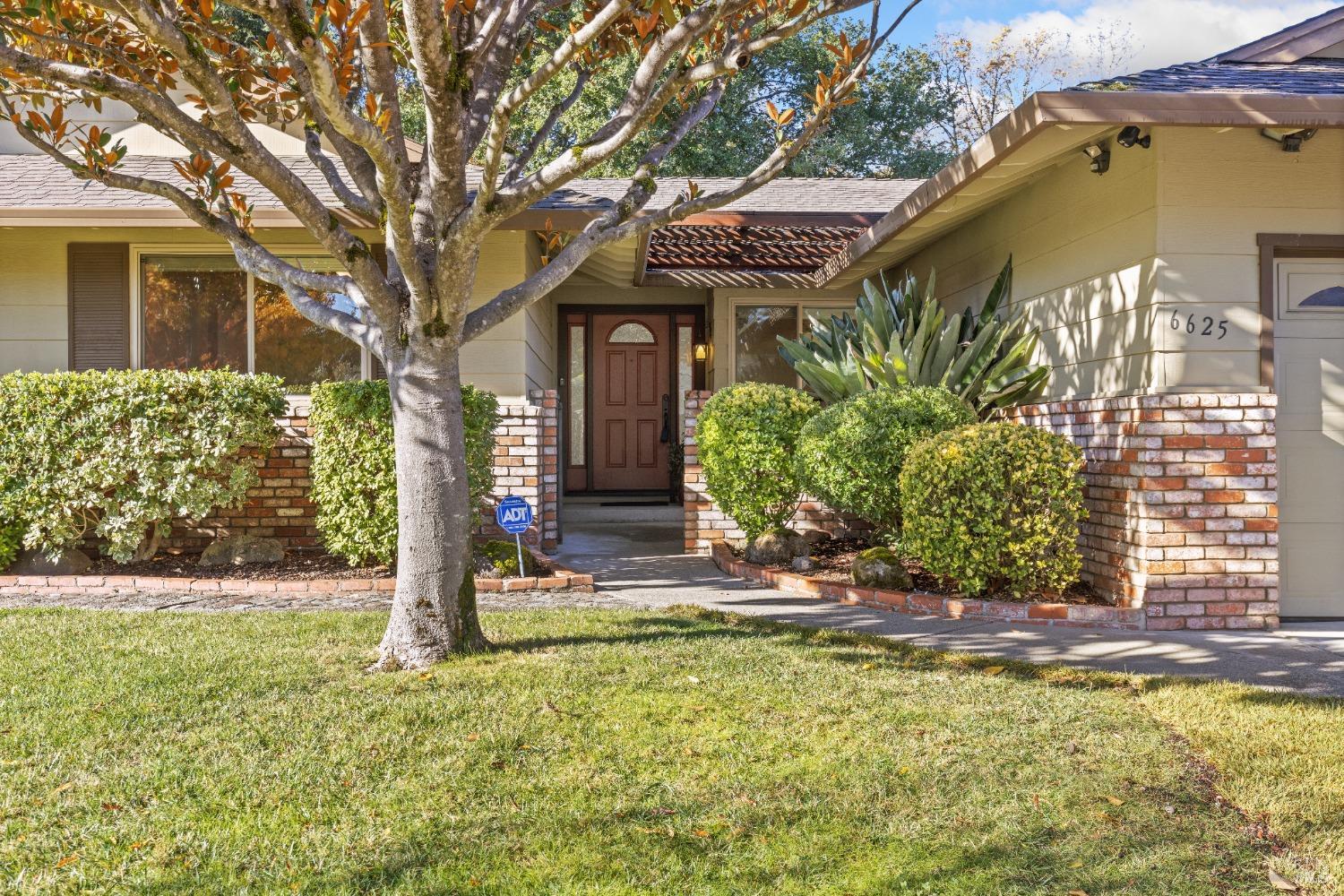 Detail Gallery Image 7 of 58 For 6625 Greenmeadow Dr, Santa Rosa,  CA 95409 - 3 Beds | 2 Baths