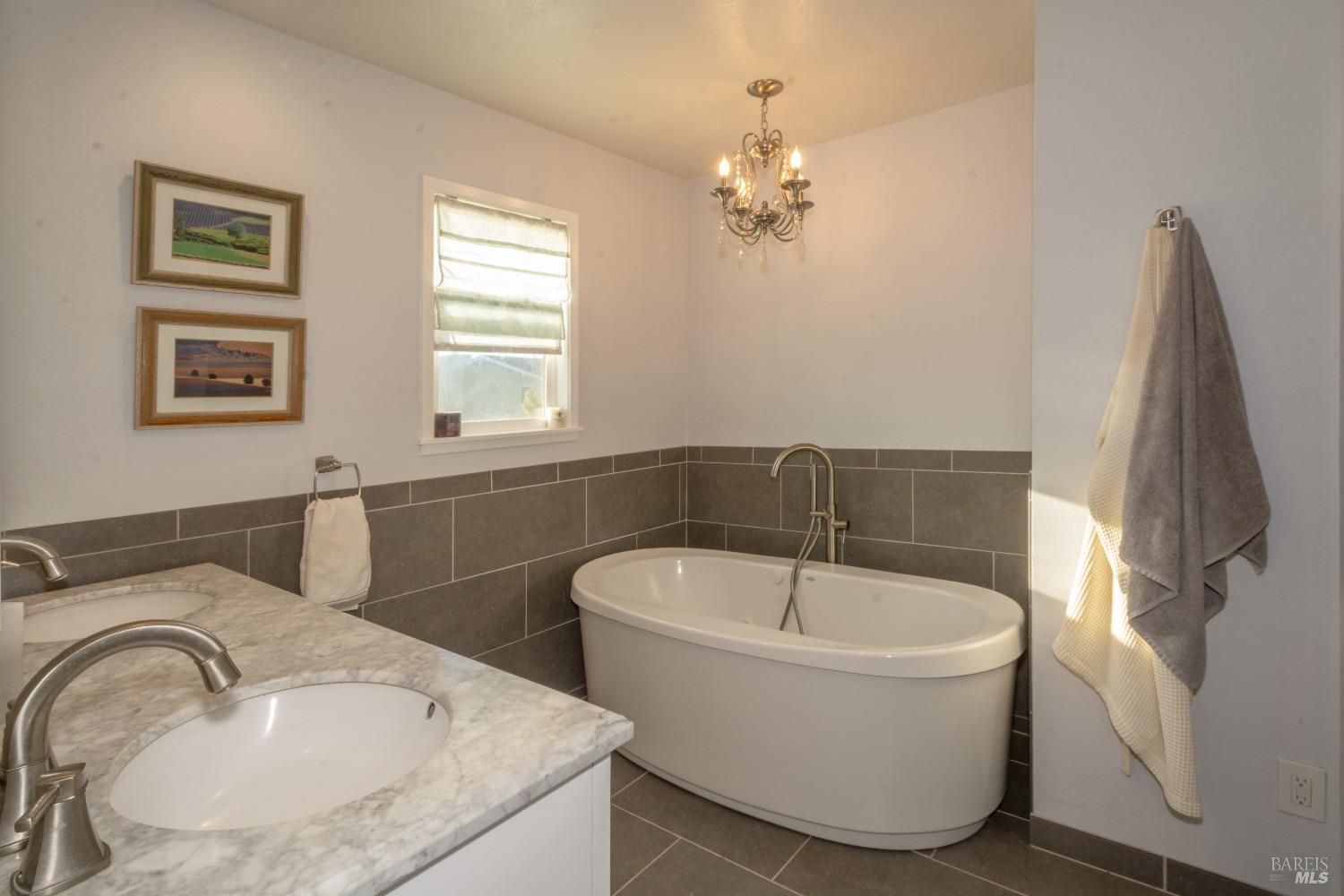 Detail Gallery Image 18 of 34 For 825 Melrose Ct, Sonoma,  CA 95476 - 4 Beds | 2/1 Baths