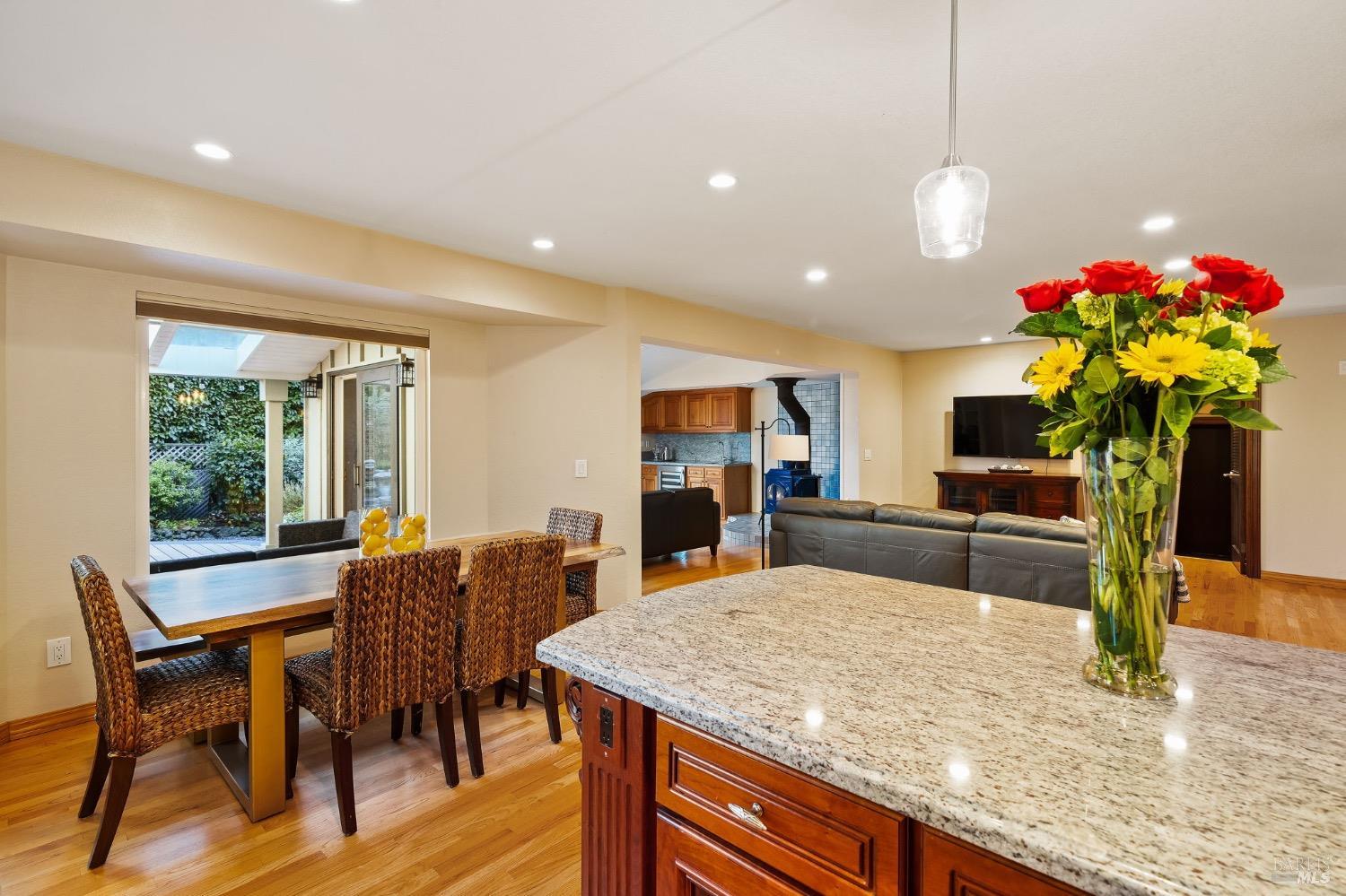 Detail Gallery Image 18 of 71 For 1549 E Foothill Dr, Santa Rosa,  CA 95404 - 4 Beds | 2/1 Baths