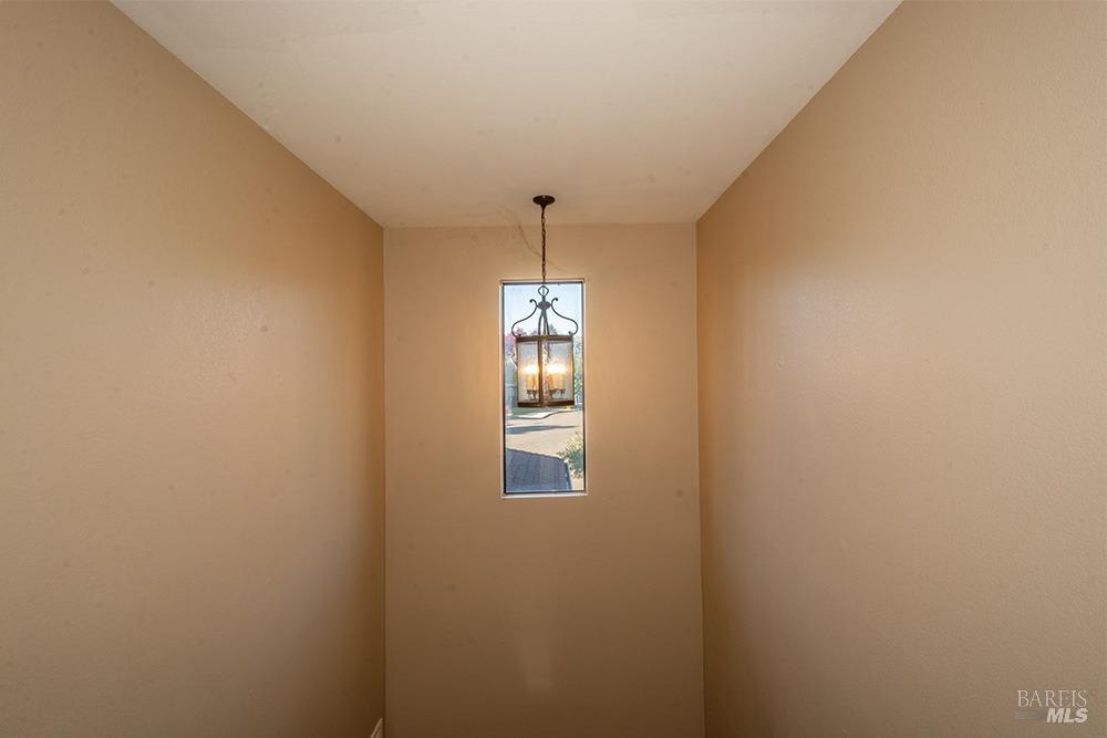 Detail Gallery Image 15 of 34 For 825 Melrose Ct, Sonoma,  CA 95476 - 4 Beds | 2/1 Baths