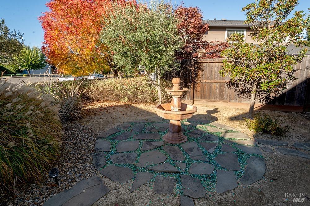 Detail Gallery Image 3 of 34 For 825 Melrose Ct, Sonoma,  CA 95476 - 4 Beds | 2/1 Baths