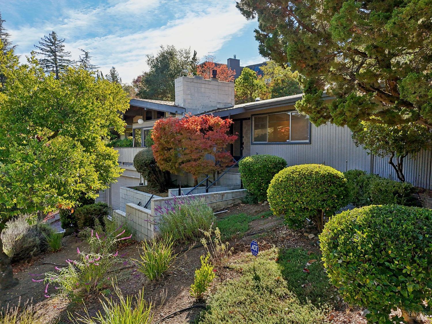 Detail Gallery Image 5 of 73 For 612 Tahos Rd, Orinda,  CA 94563 - 3 Beds | 2 Baths