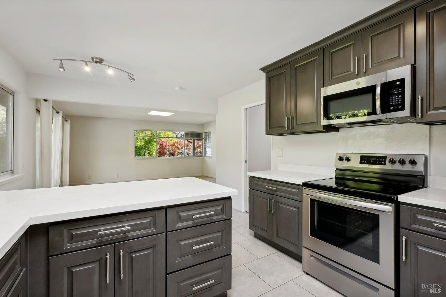 Detail Gallery Image 30 of 73 For 612 Tahos Rd, Orinda,  CA 94563 - 3 Beds | 2 Baths