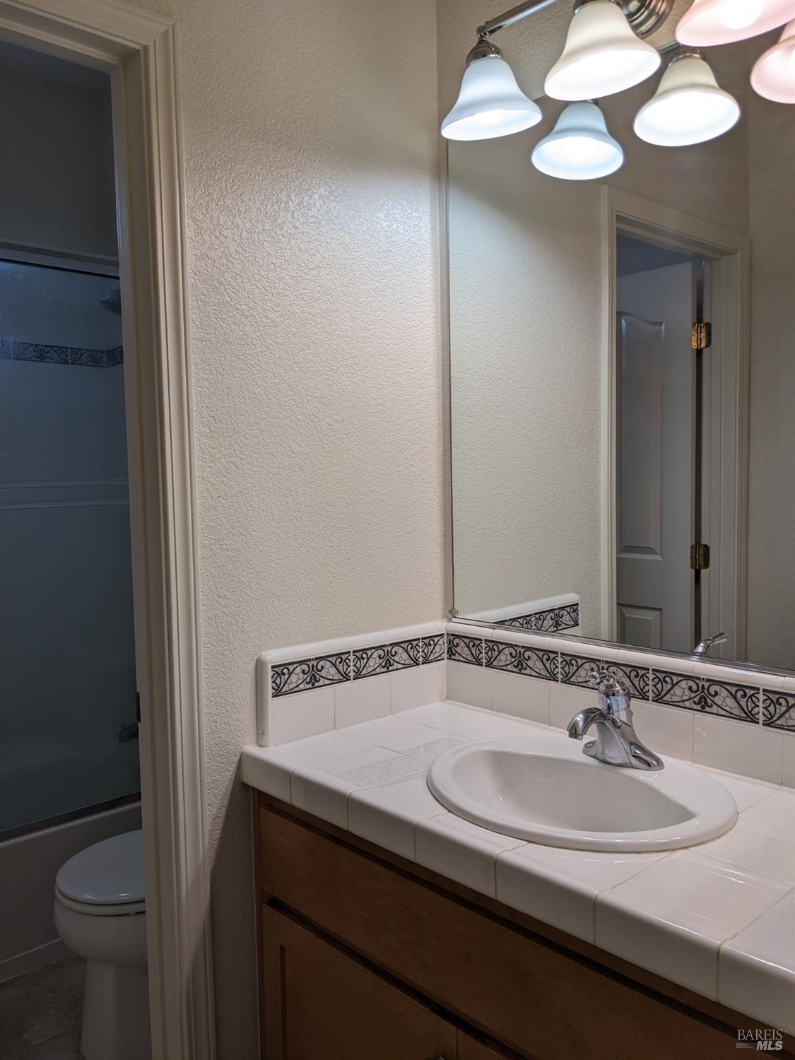 Detail Gallery Image 11 of 16 For 803 Wilmington Ct, Fairfield,  CA 94533 - 3 Beds | 2/1 Baths