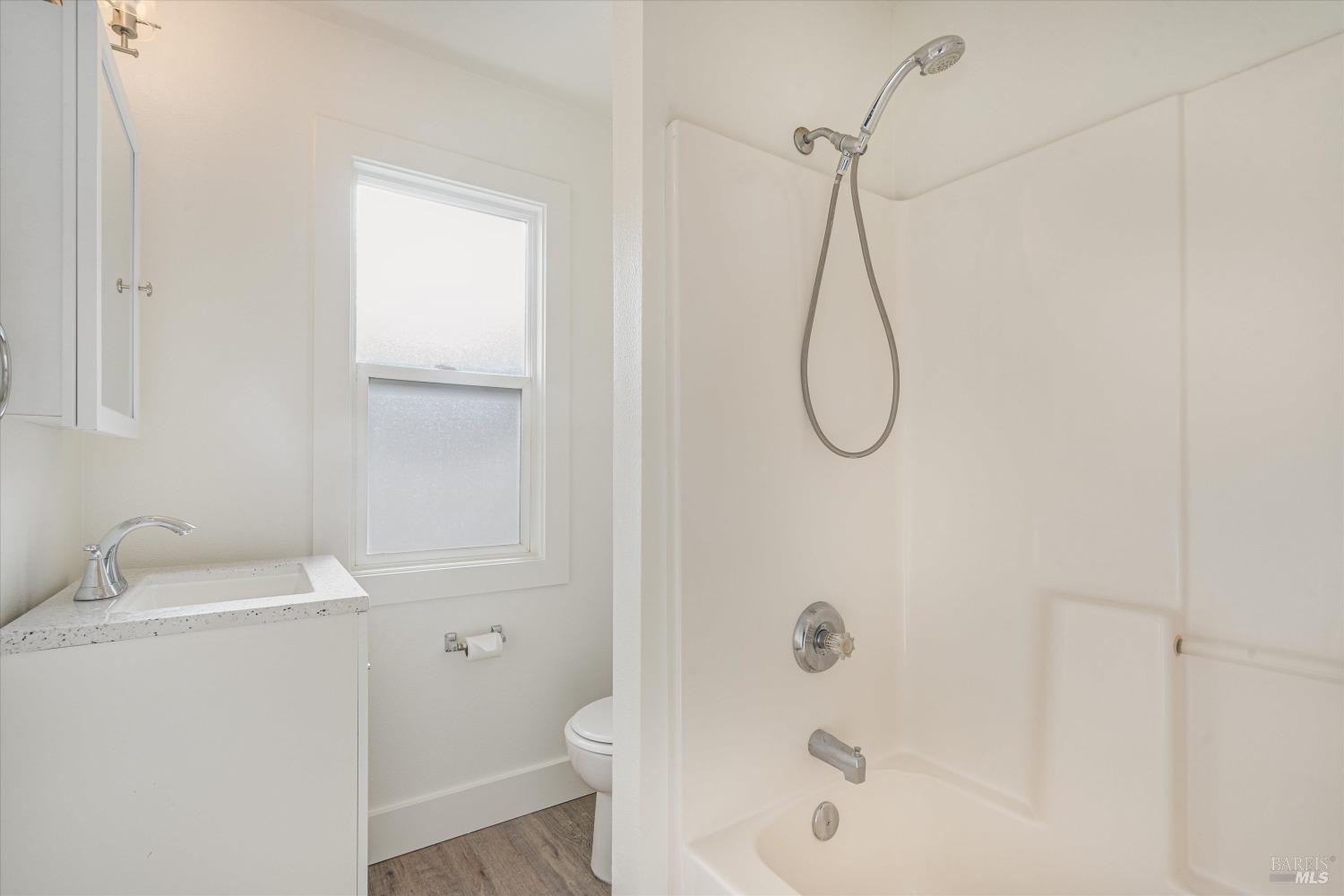 Detail Gallery Image 4 of 32 For 130 W 6th St, Santa Rosa,  CA 95401 - 2 Beds | 1 Baths