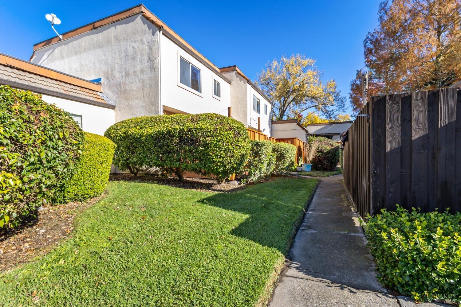 Detail Gallery Image 15 of 22 For 1848 Primavera Dr, Santa Rosa,  CA 95409 - 3 Beds | 1/1 Baths