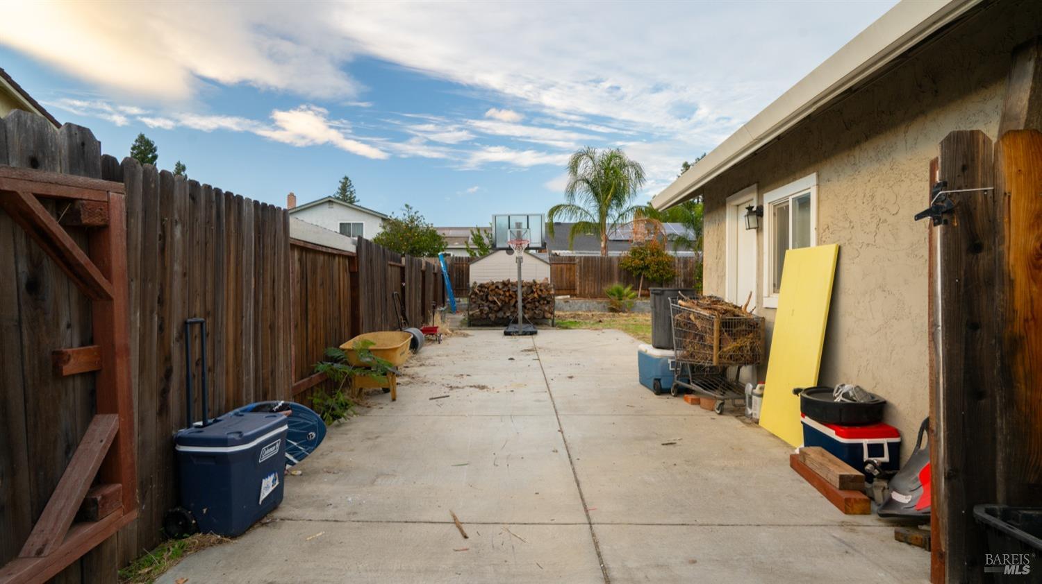 Detail Gallery Image 5 of 32 For 622 Marshall Rd, Vacaville,  CA 95687 - 4 Beds | 2/1 Baths