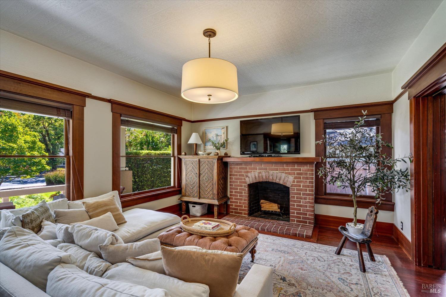 Detail Gallery Image 7 of 62 For 230 E Napa St, Sonoma,  CA 95476 - 3 Beds | 3/1 Baths