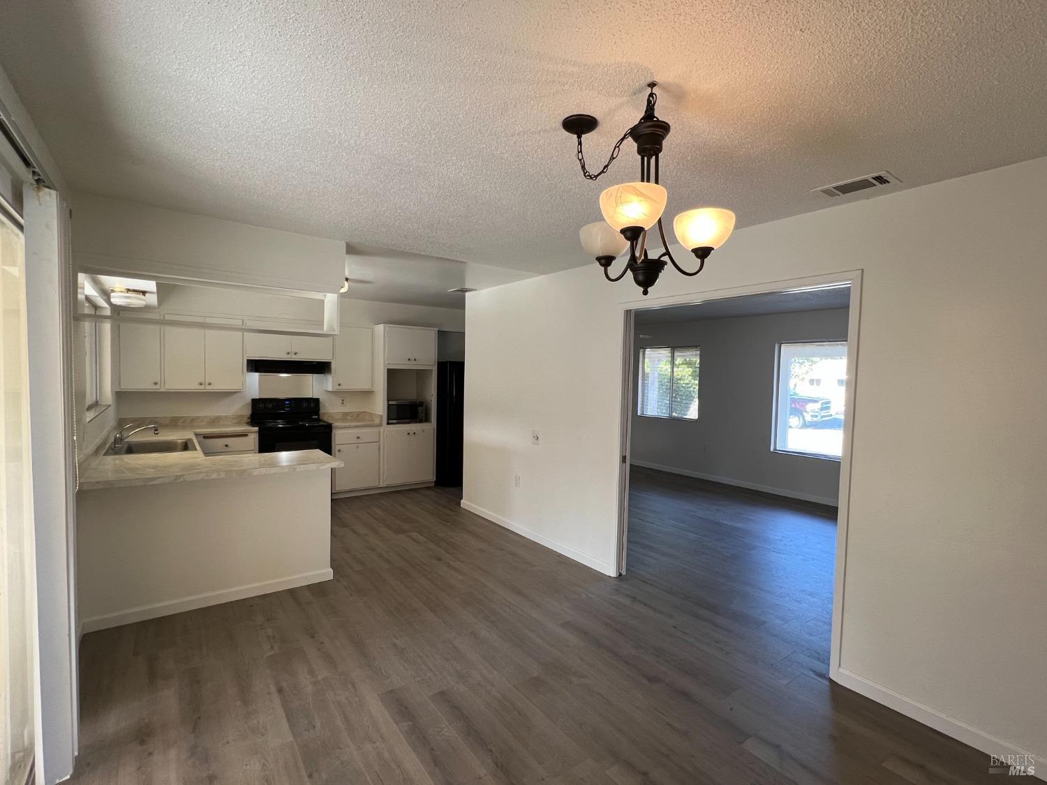 Detail Gallery Image 18 of 45 For 142 Mckinley Cir, Vacaville,  CA 95687 - 2 Beds | 2 Baths