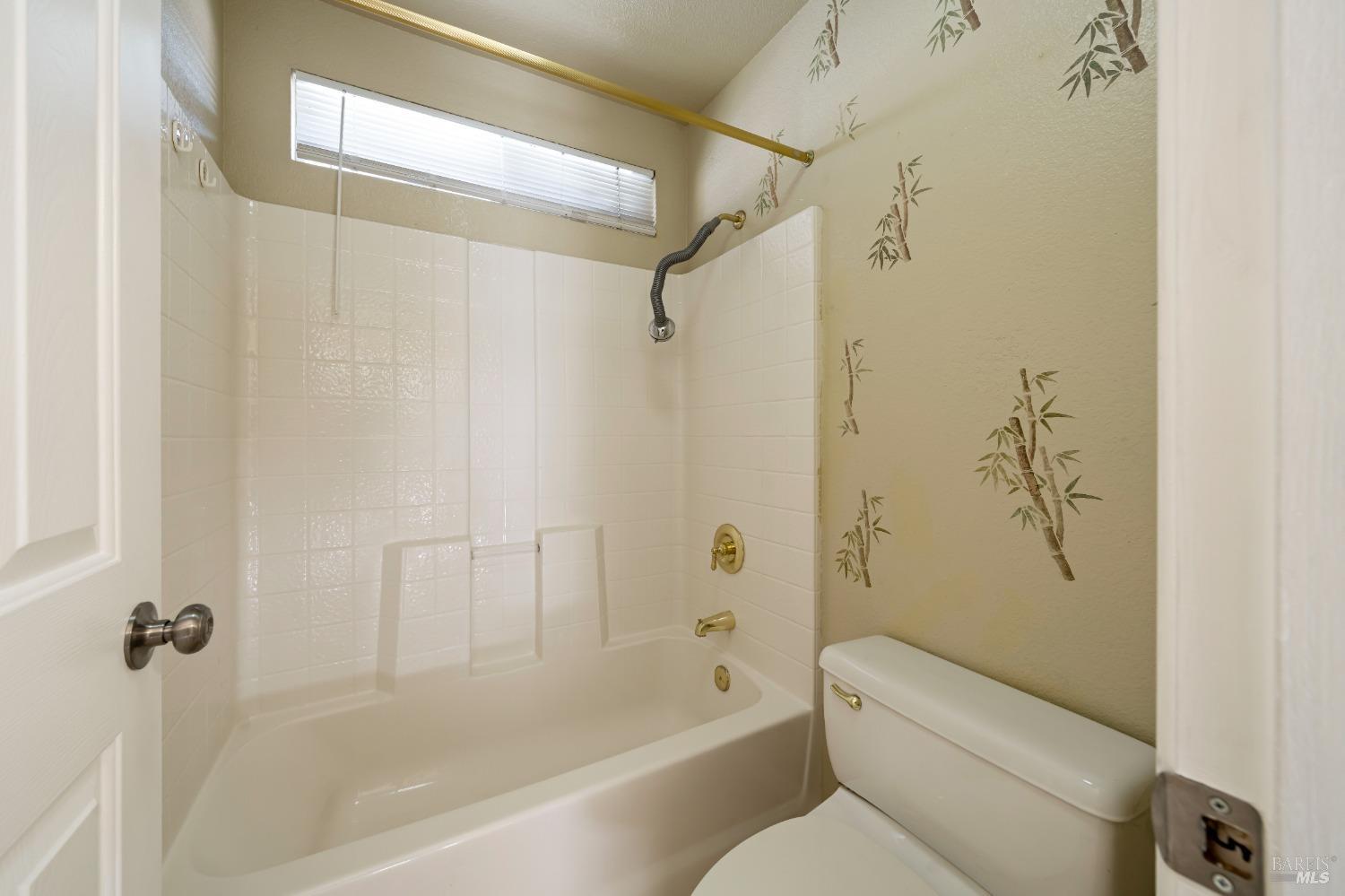 Detail Gallery Image 26 of 47 For 6257 Pebble Beach Dr, Vallejo,  CA 94591 - 3 Beds | 2/1 Baths