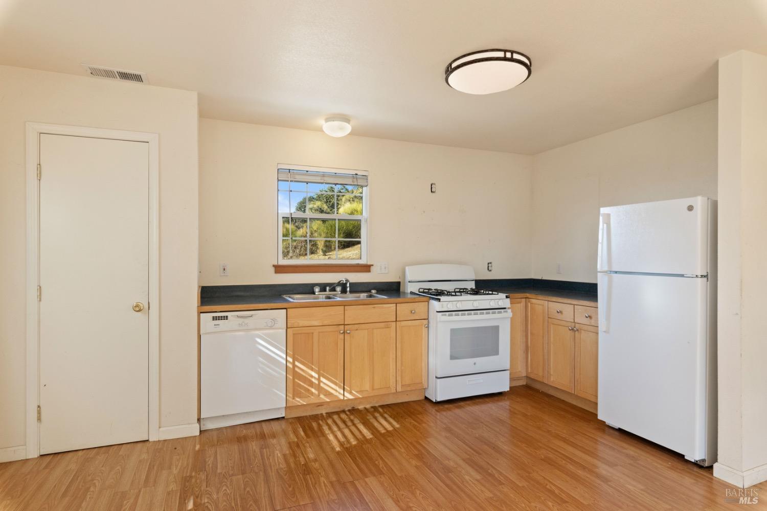 Detail Gallery Image 10 of 37 For 7152 Plumas St, Nice,  CA 95464 - 3 Beds | 2 Baths