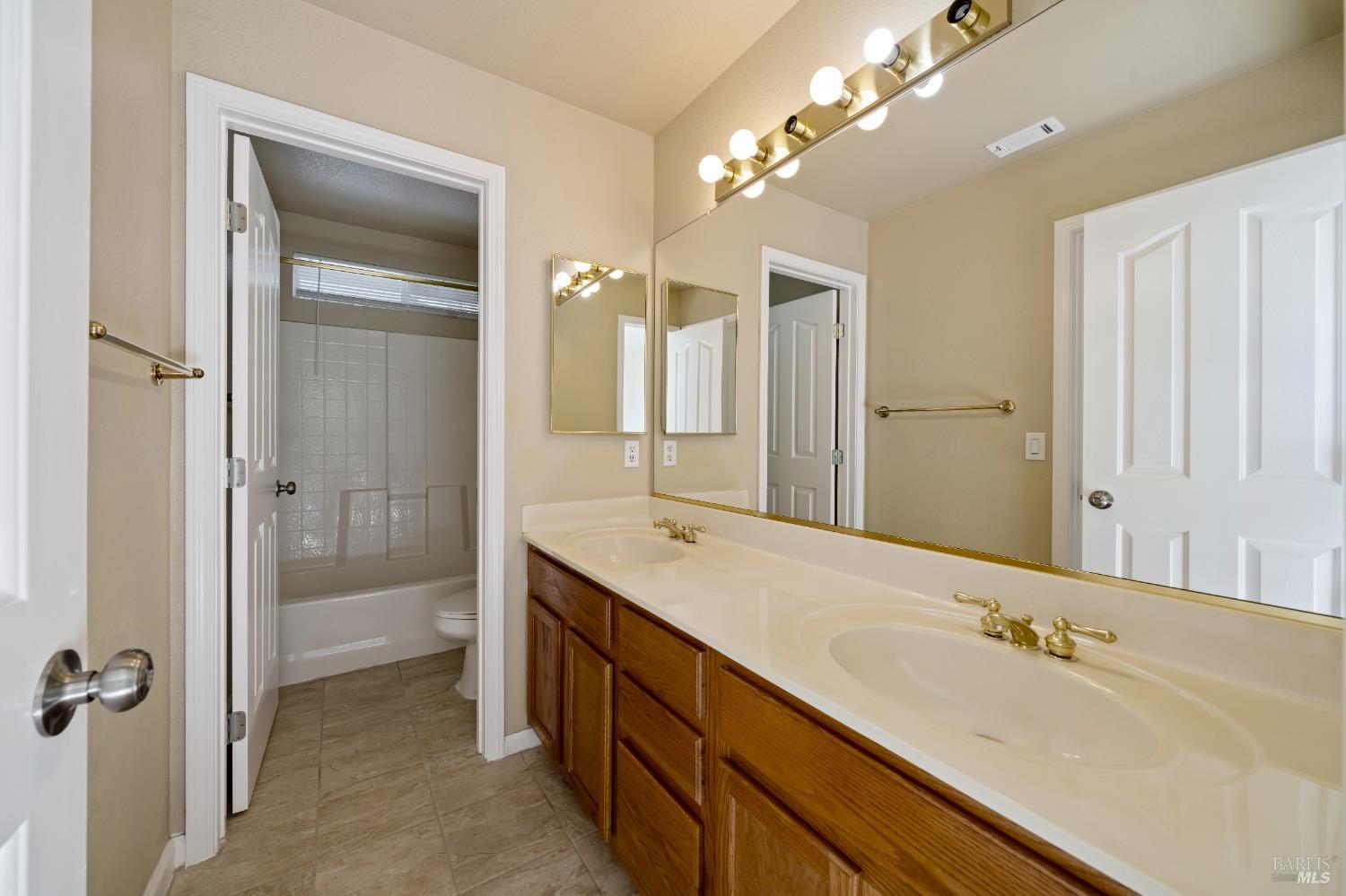 Detail Gallery Image 25 of 47 For 6257 Pebble Beach Dr, Vallejo,  CA 94591 - 3 Beds | 2/1 Baths