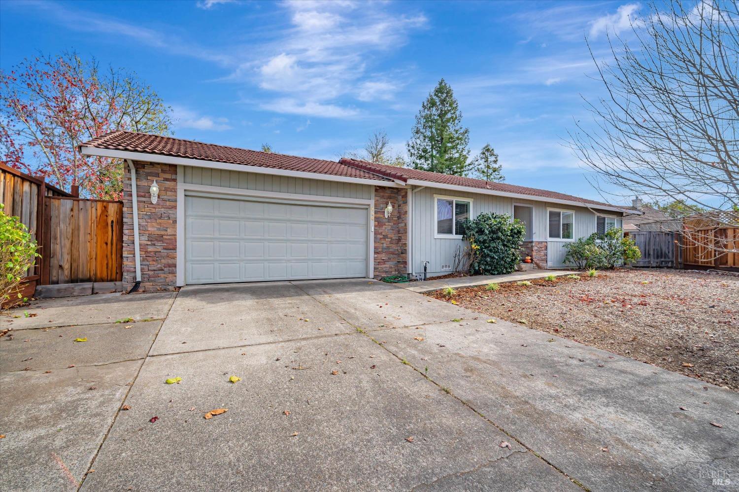 Detail Gallery Image 6 of 53 For 454 Shannon Ct, Windsor,  CA 95492 - 3 Beds | 1/1 Baths