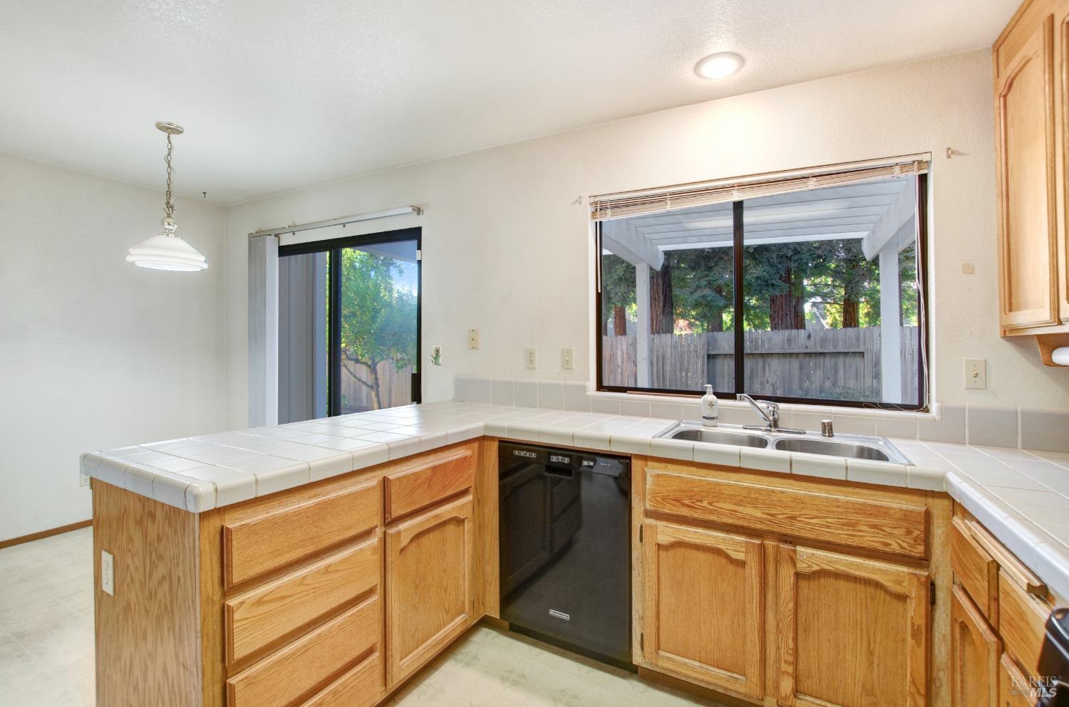 Detail Gallery Image 9 of 31 For 168 S Temelec Cir, Sonoma,  CA 95476 - 2 Beds | 2 Baths