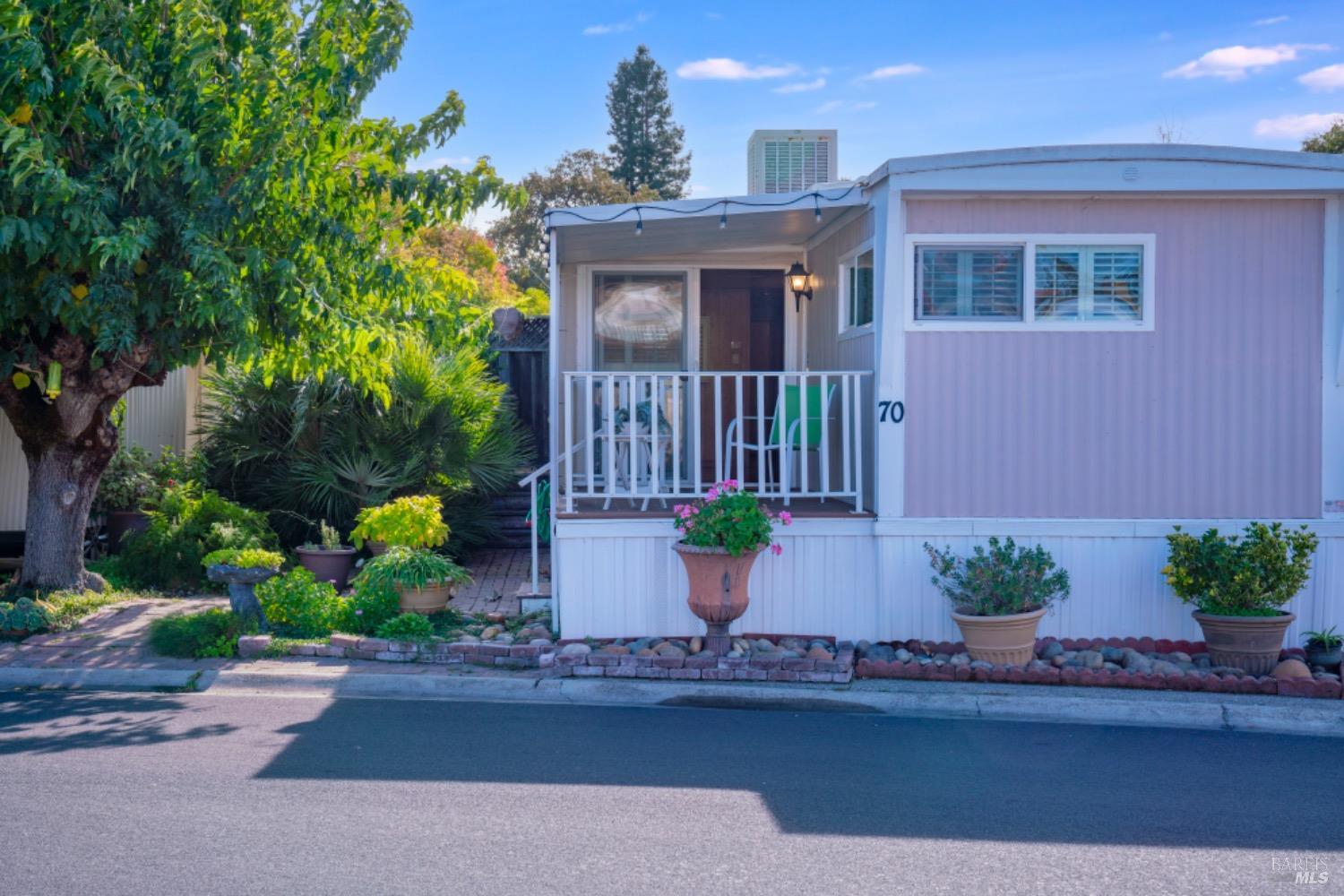 Detail Gallery Image 3 of 28 For 70 Colonial Park Dr, Santa Rosa,  CA 95403 - 2 Beds | 1/1 Baths