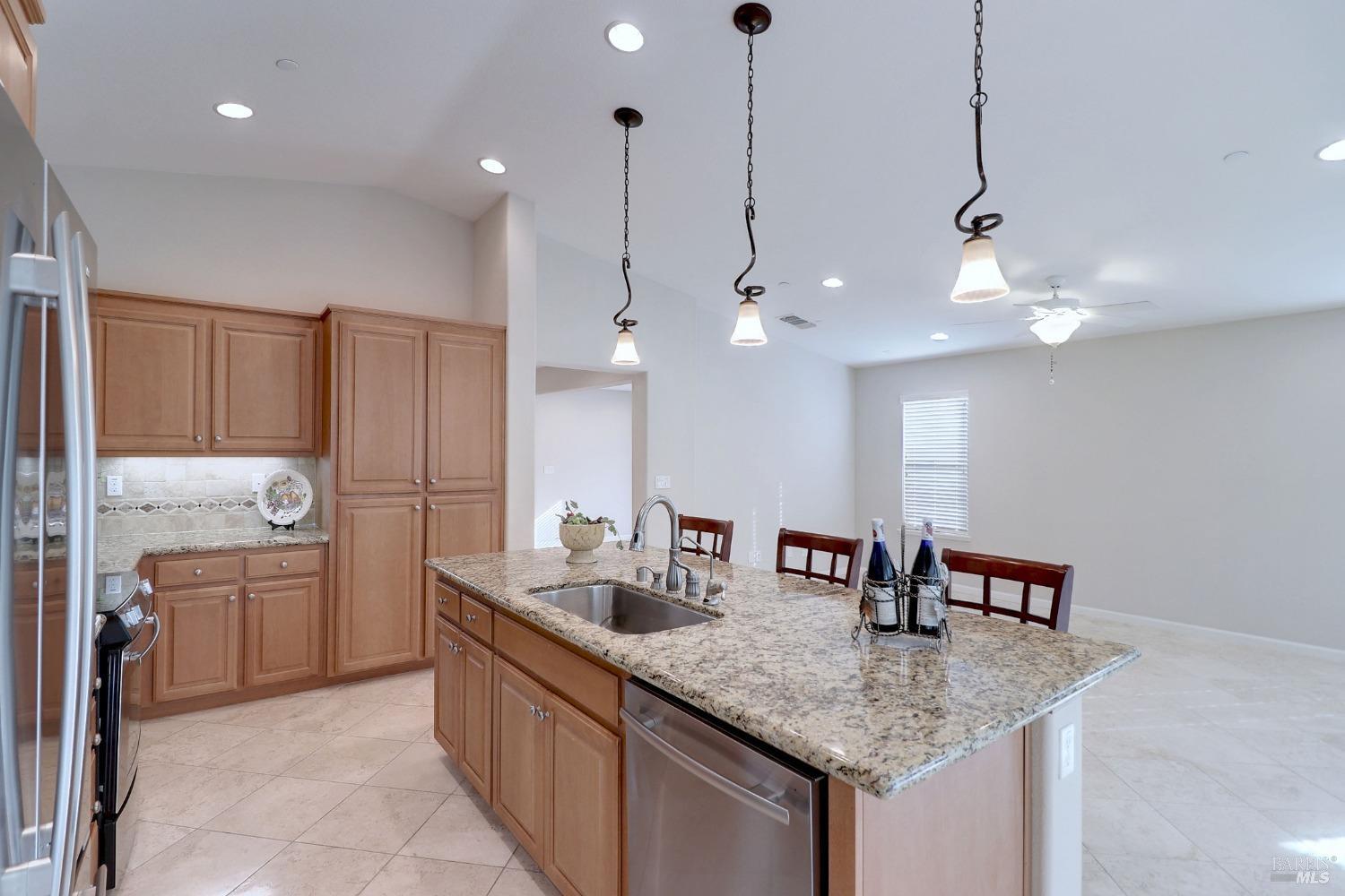 Detail Gallery Image 13 of 87 For 423 Eagle Crest Ct, Rio Vista,  CA 94571 - 2 Beds | 2 Baths