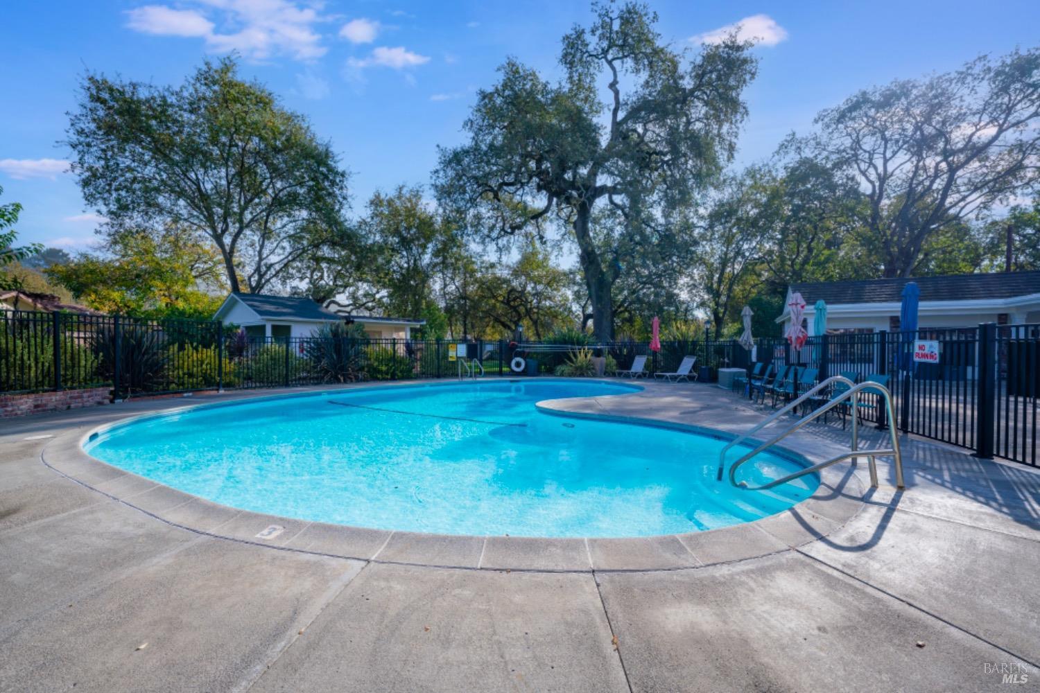 Detail Gallery Image 27 of 28 For 70 Colonial Park Dr, Santa Rosa,  CA 95403 - 2 Beds | 1/1 Baths