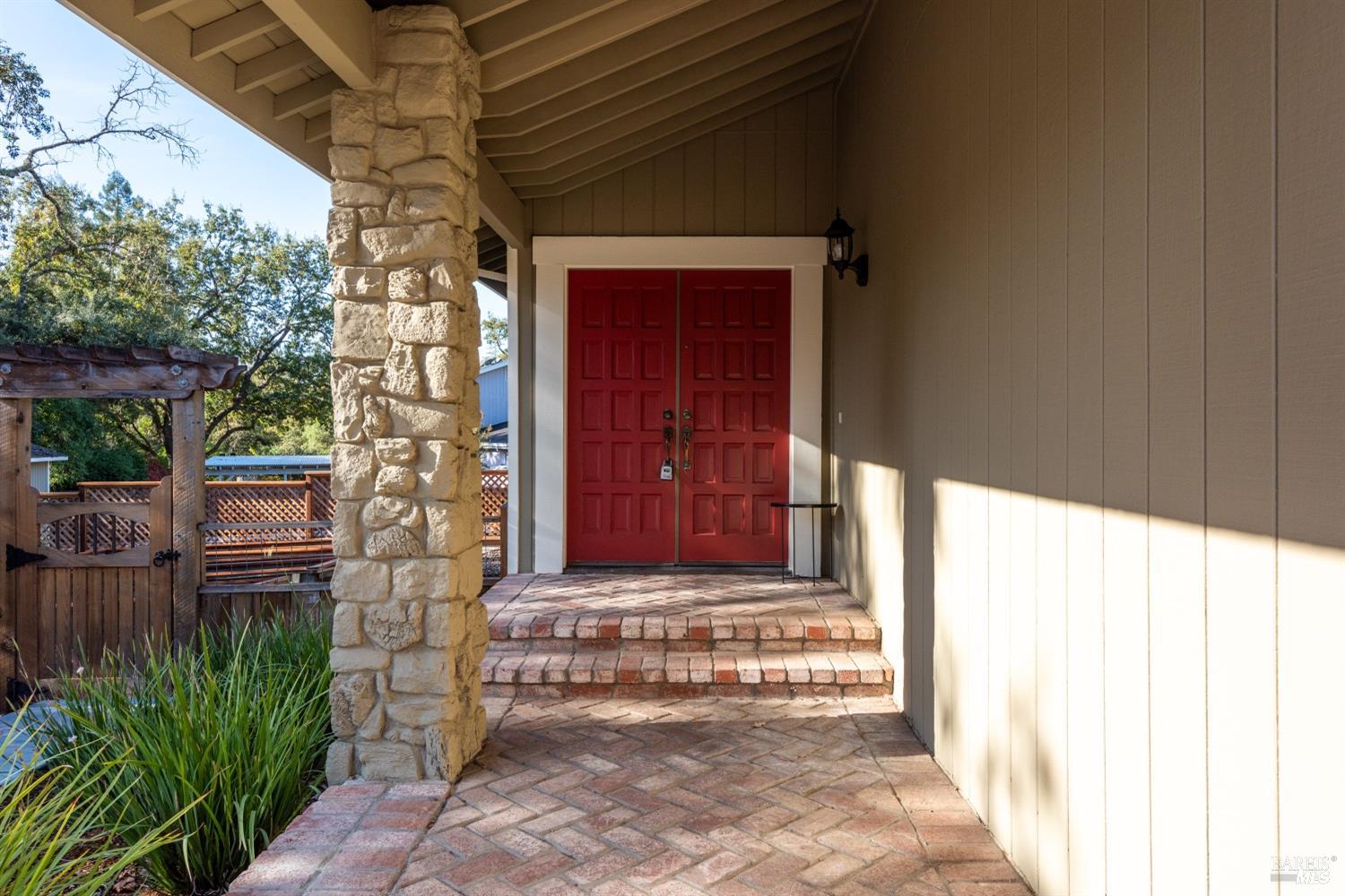 Detail Gallery Image 3 of 35 For 411 Poppy Hill Dr, Healdsburg,  CA 95448 - 3 Beds | 2 Baths