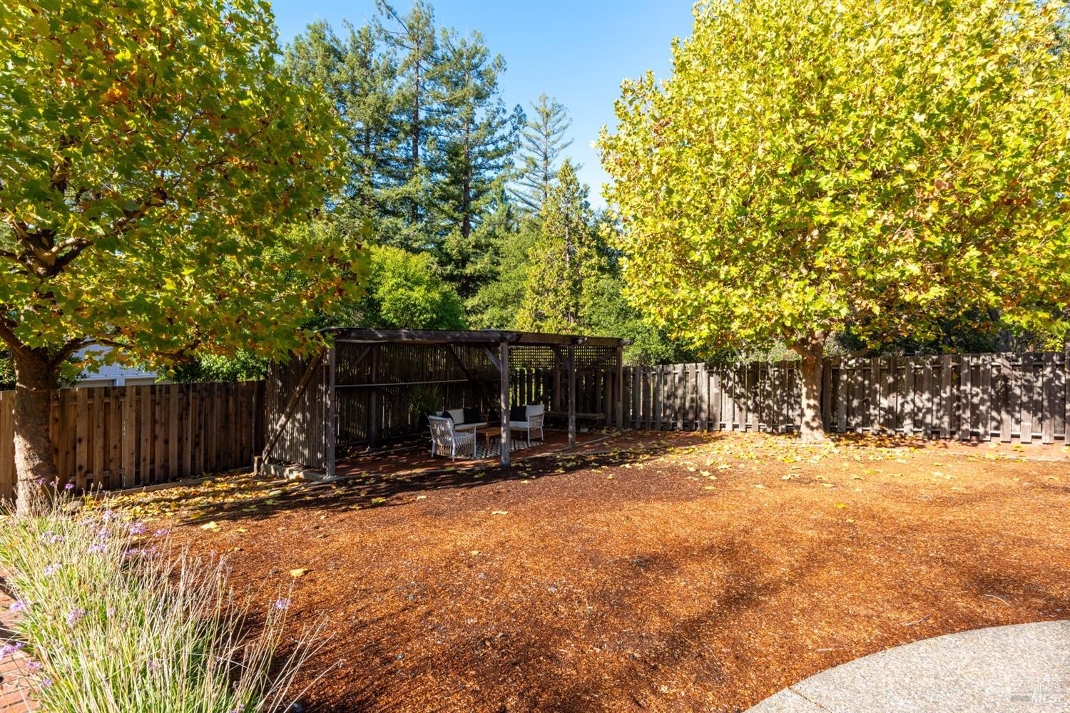 Detail Gallery Image 33 of 35 For 411 Poppy Hill Dr, Healdsburg,  CA 95448 - 3 Beds | 2 Baths