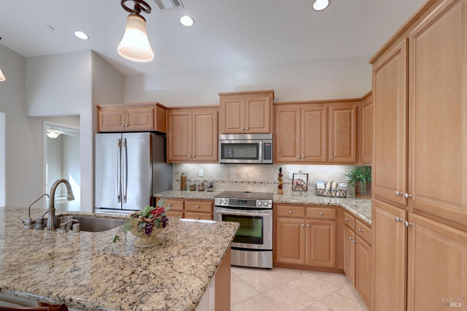 Detail Gallery Image 14 of 87 For 423 Eagle Crest Ct, Rio Vista,  CA 94571 - 2 Beds | 2 Baths