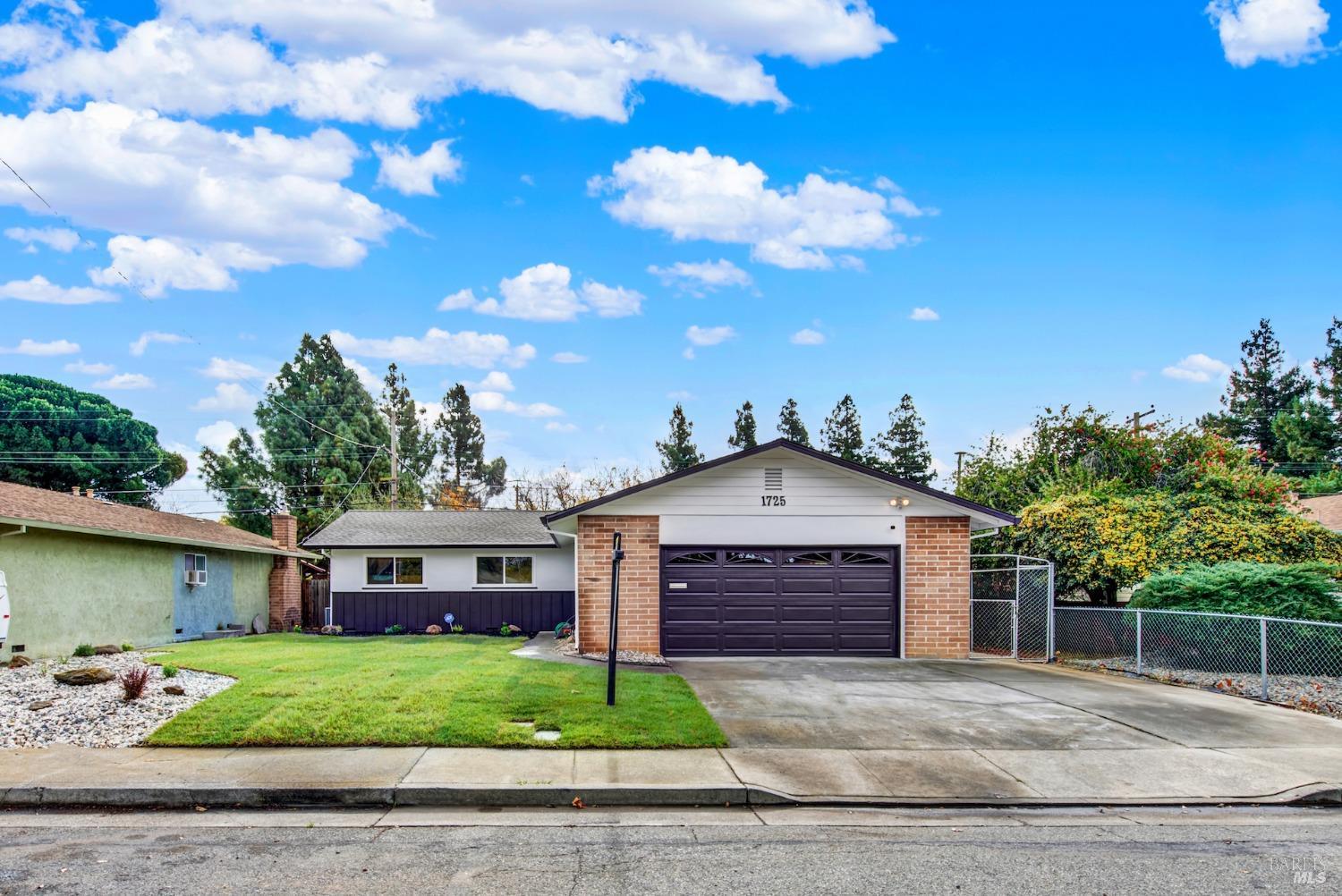 Detail Gallery Image 3 of 29 For 1725 Minnesota St, Fairfield,  CA 94533 - 3 Beds | 2 Baths