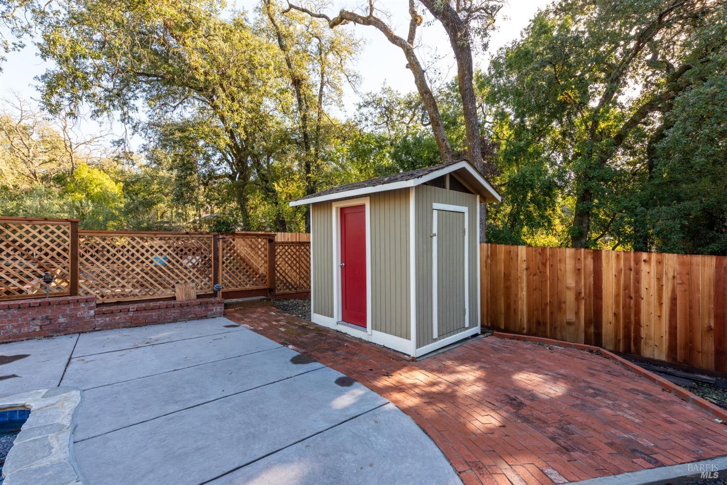 Detail Gallery Image 29 of 35 For 411 Poppy Hill Dr, Healdsburg,  CA 95448 - 3 Beds | 2 Baths