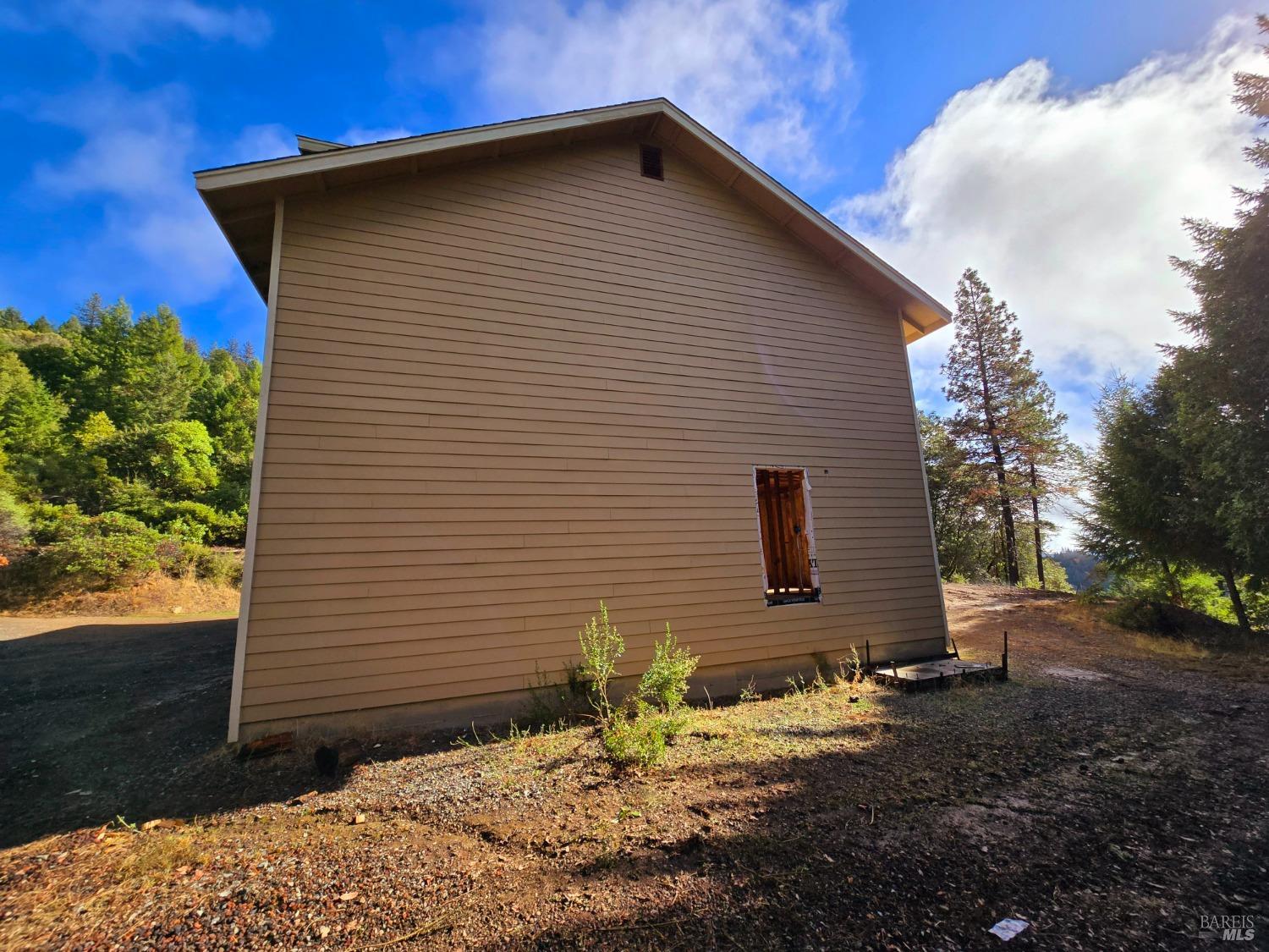 Detail Gallery Image 32 of 38 For 32120 Shimmins Ridge Rd, Willits,  CA 95490 - 3 Beds | 2 Baths