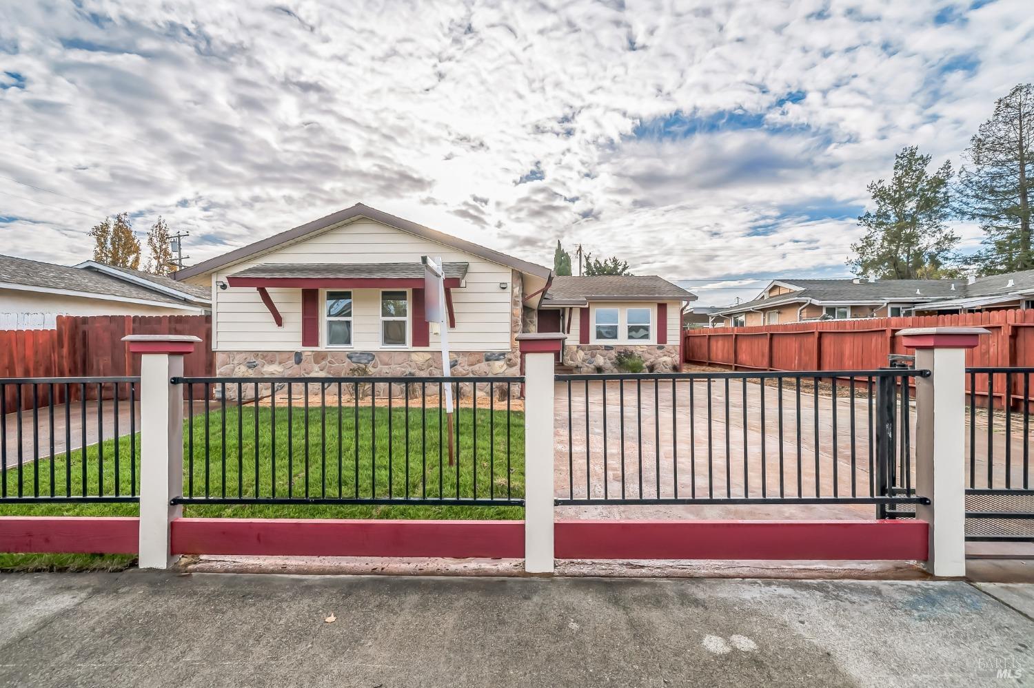 Detail Gallery Image 1 of 30 For 129 Mcgrue Ave, Vallejo,  CA 94589 - 3 Beds | 1 Baths