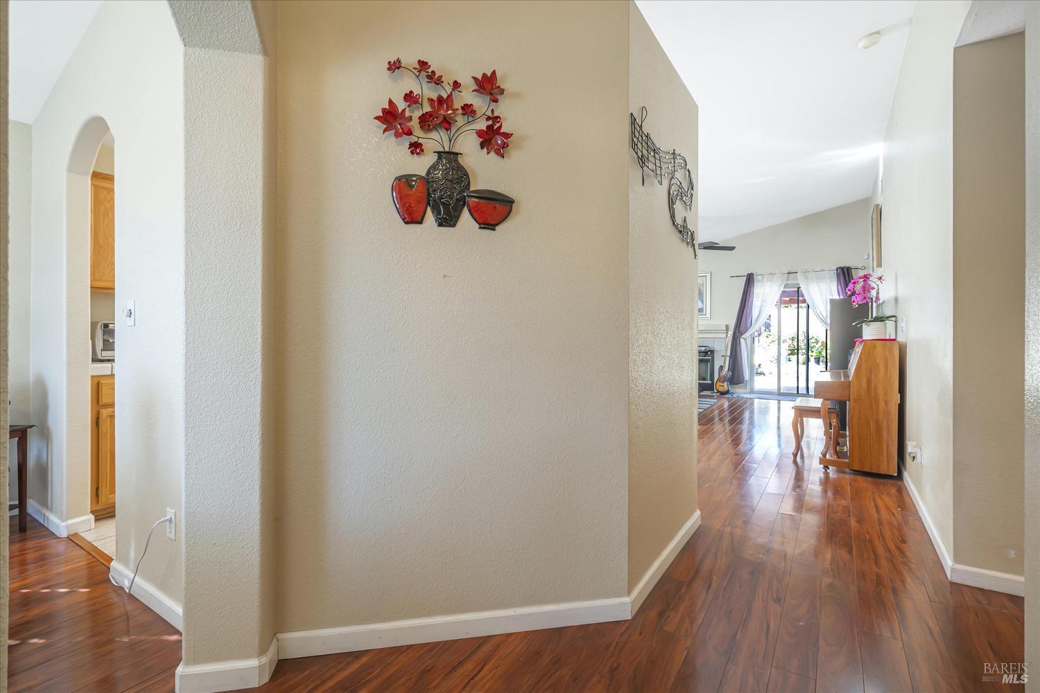 Detail Gallery Image 4 of 33 For 5104 Toyon Ct, Antioch,  CA 94531 - 4 Beds | 2 Baths