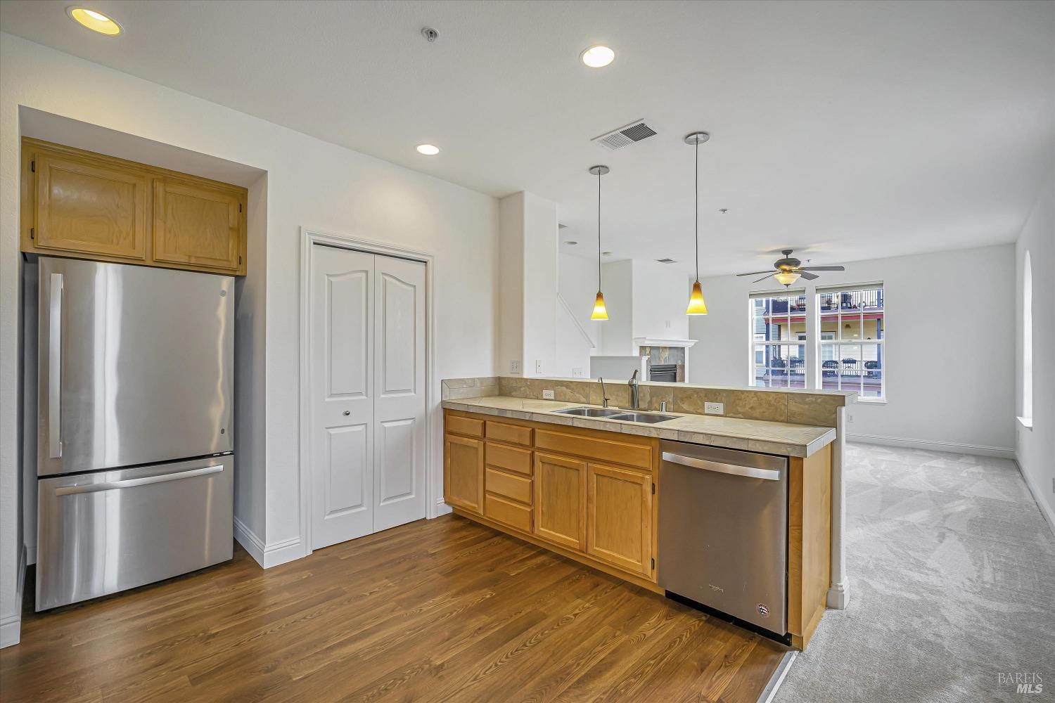 Detail Gallery Image 9 of 30 For 193 Johnson St, Windsor,  CA 95492 - 2 Beds | 2/1 Baths