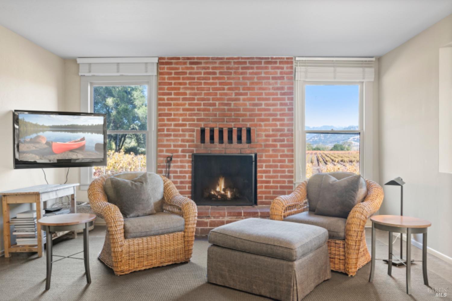 Detail Gallery Image 22 of 61 For 1201 Rogers Ln, Healdsburg,  CA 95448 - 3 Beds | 2 Baths