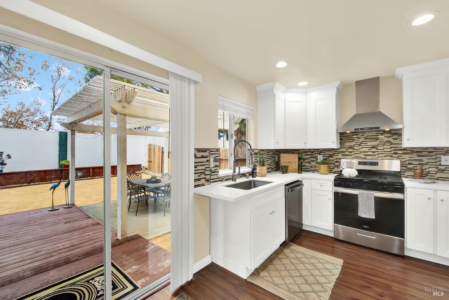 Detail Gallery Image 11 of 43 For 114 Birchwood Ct, Suisun City,  CA 94585 - 3 Beds | 2/1 Baths