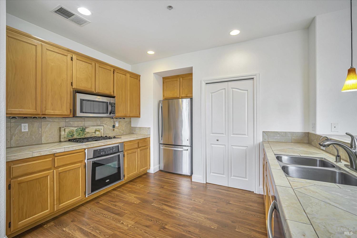 Detail Gallery Image 11 of 30 For 193 Johnson St, Windsor,  CA 95492 - 2 Beds | 2/1 Baths